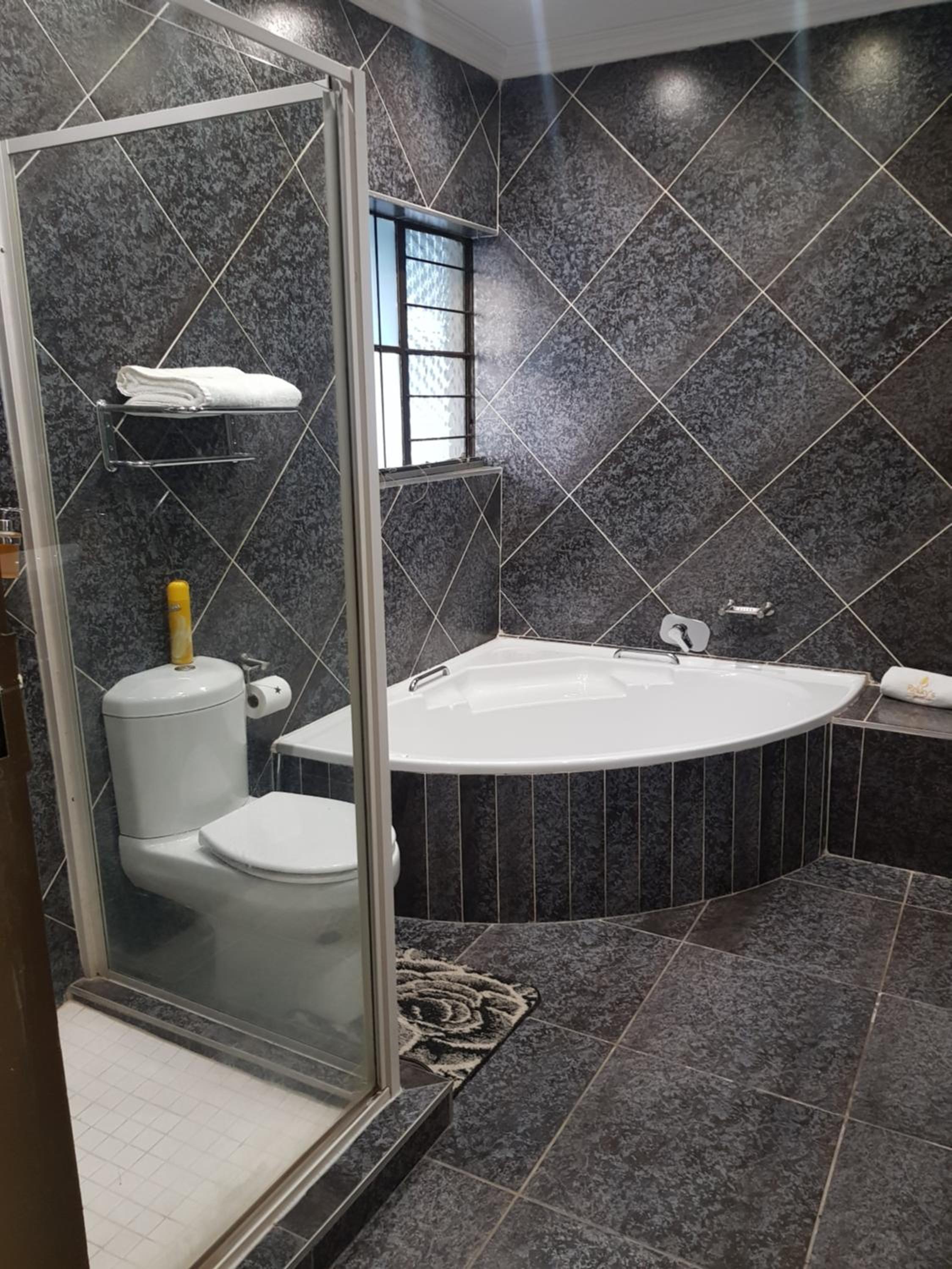 Deluxe Double or Twin Room with Pool Access photo 2