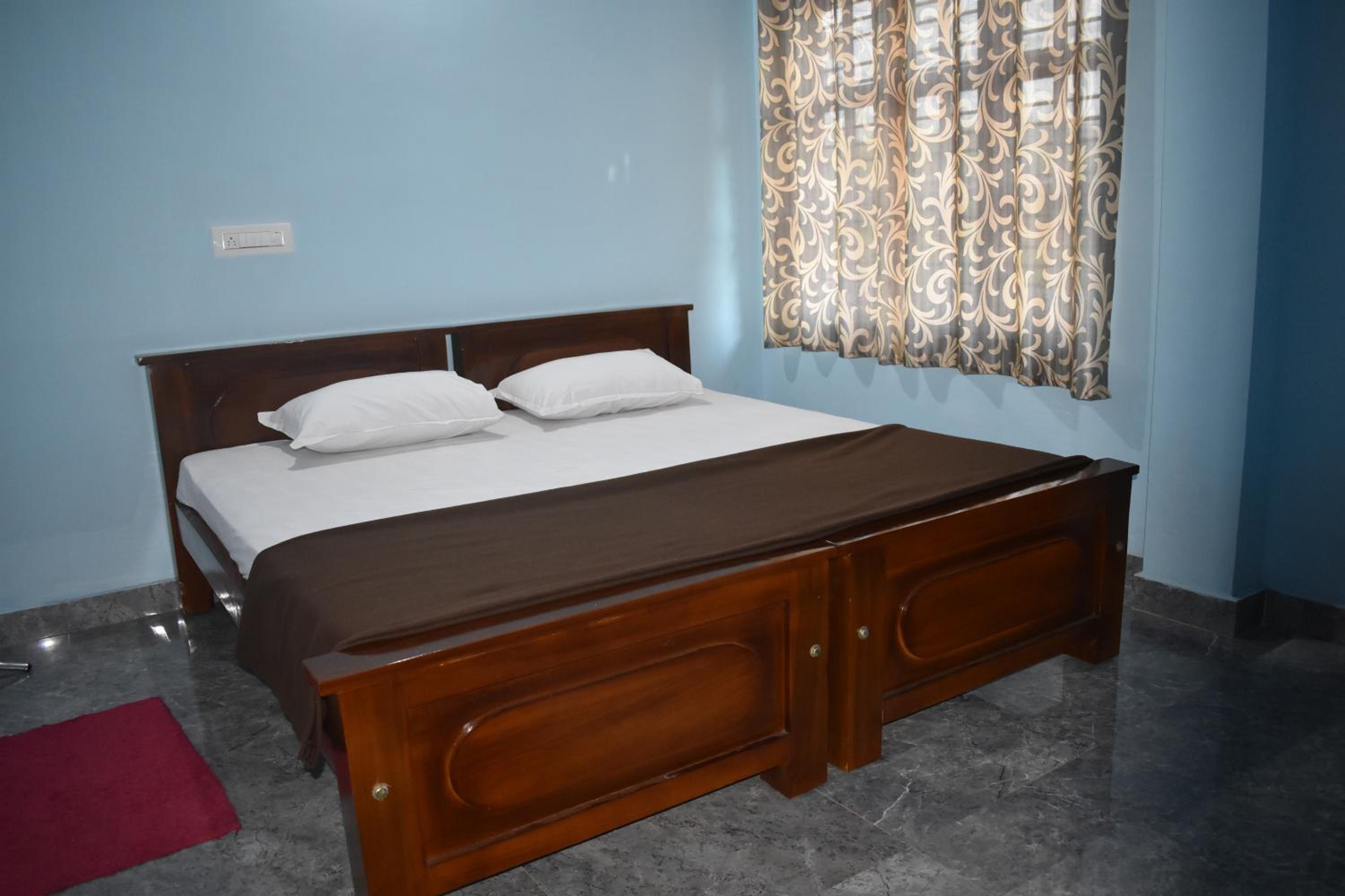 Two-Bedroom House - Photo 1