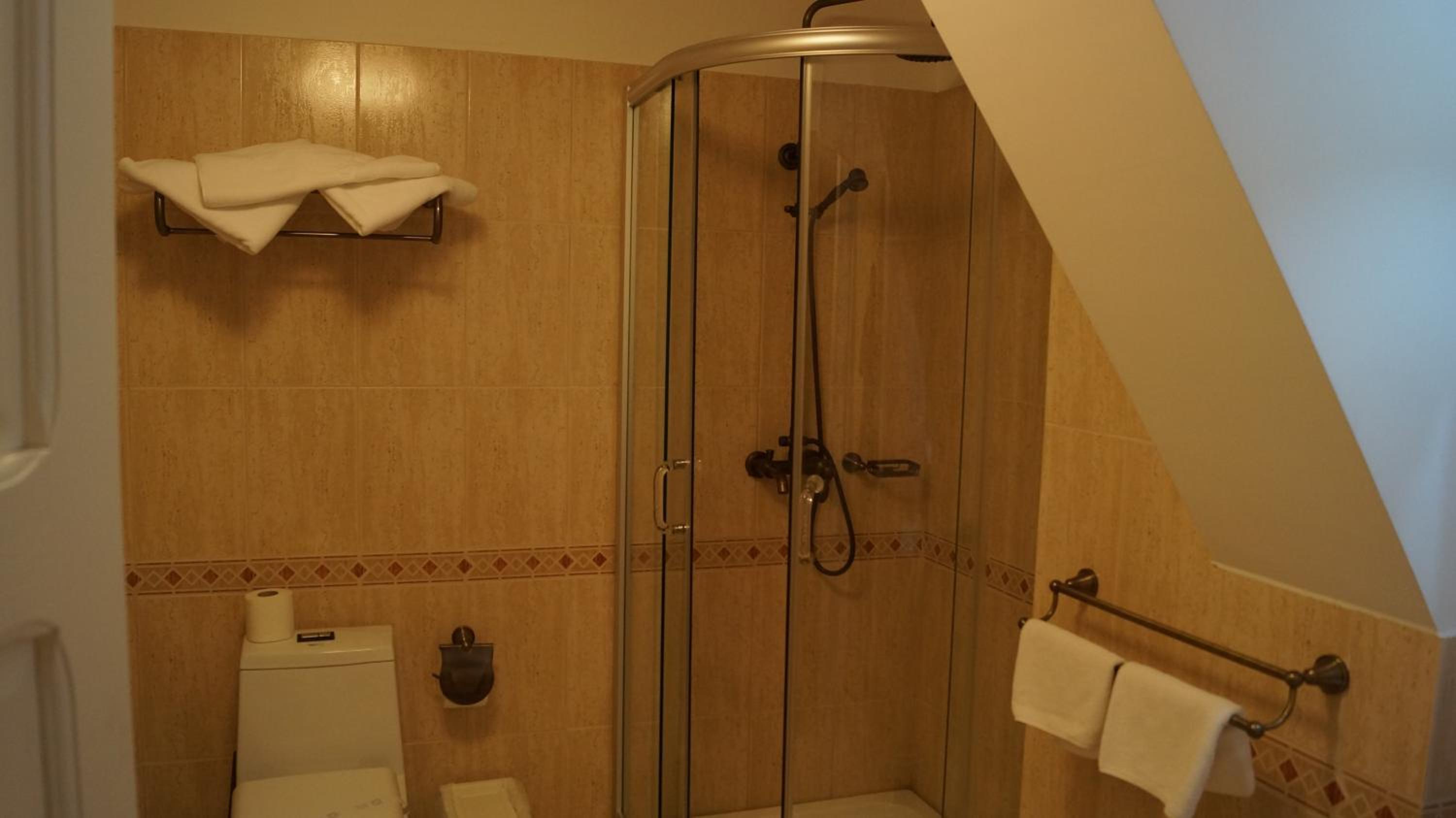 Deluxe Suite - Photo 20