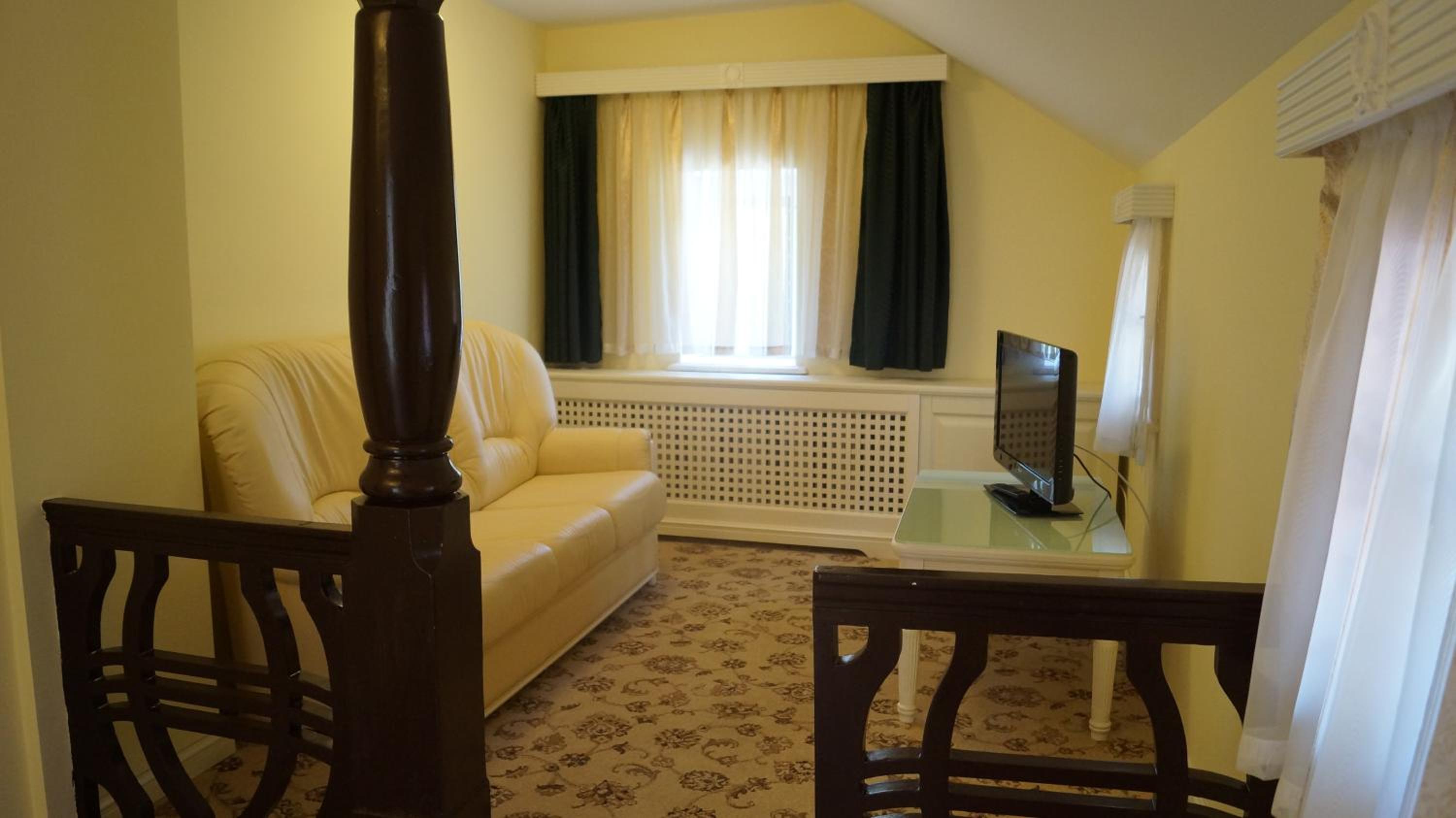 Standard Suite - Photo 9