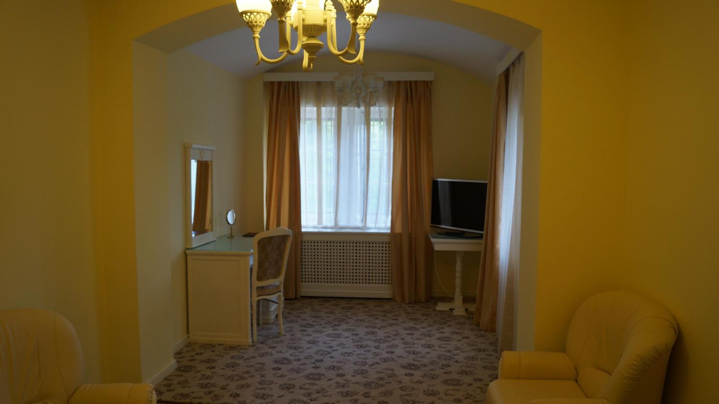 Deluxe Suite - Photo 8