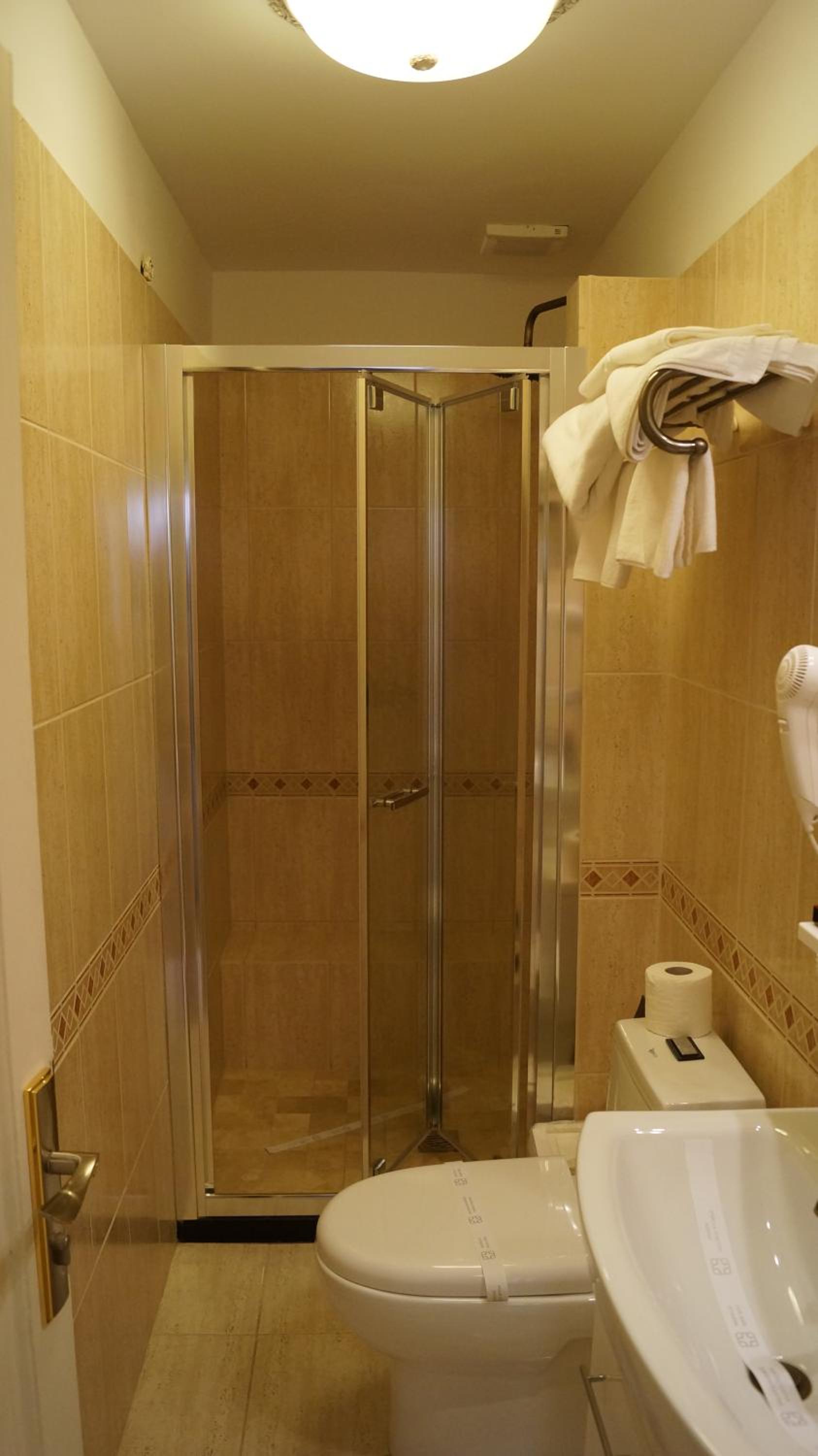 Standard Suite - Photo 14