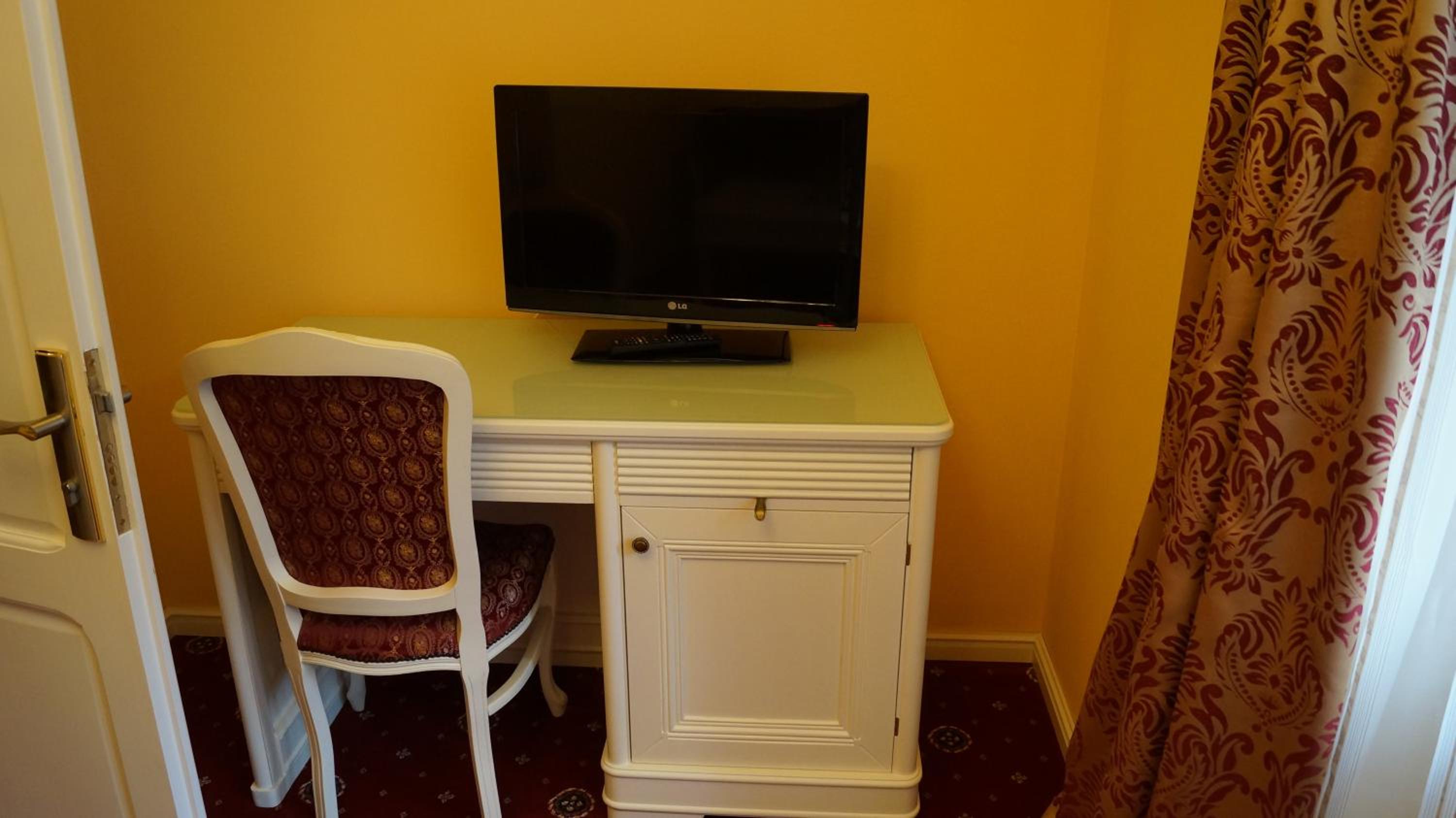 Deluxe Suite - Photo 19