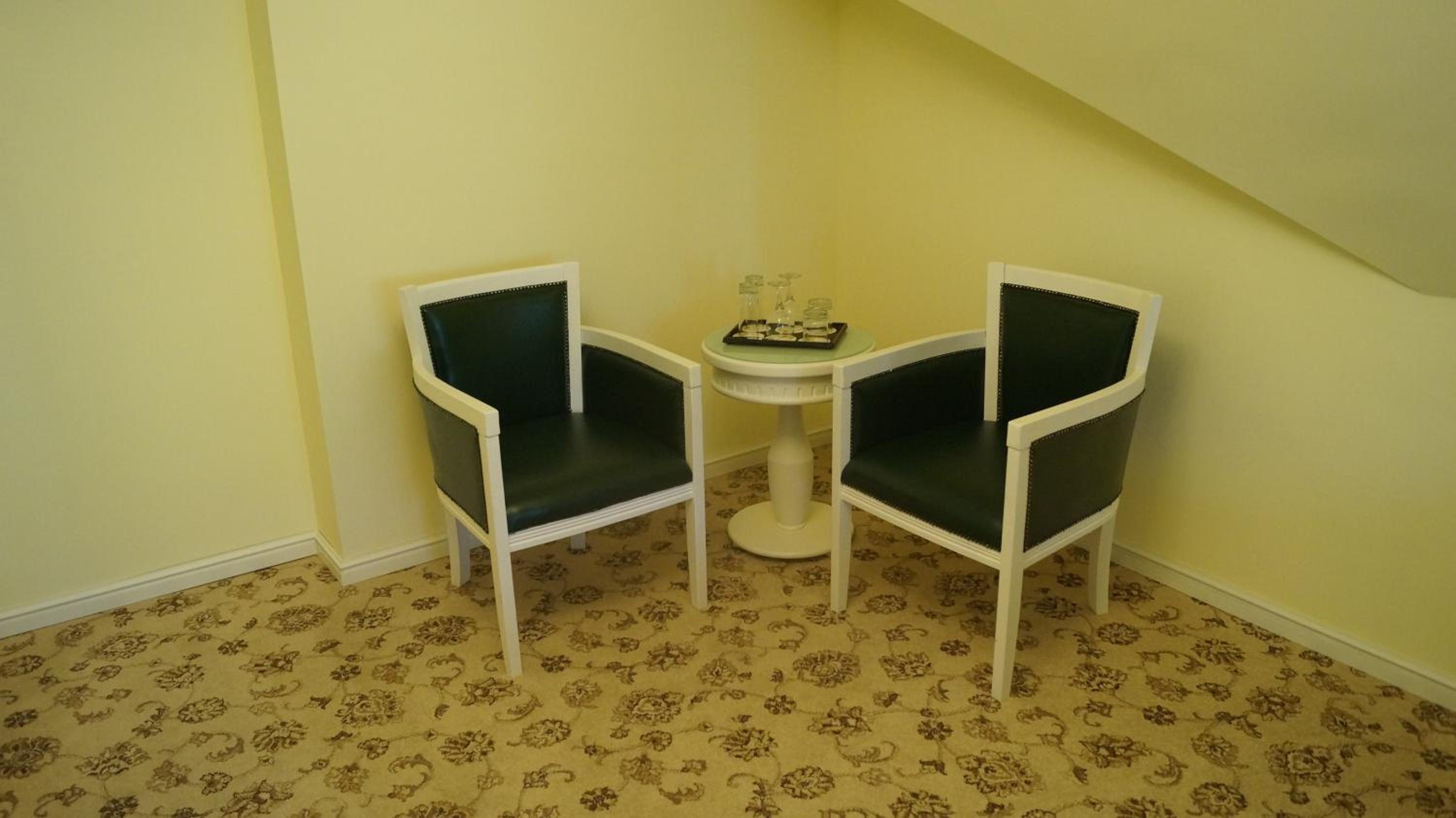 Standard Suite - Photo 10