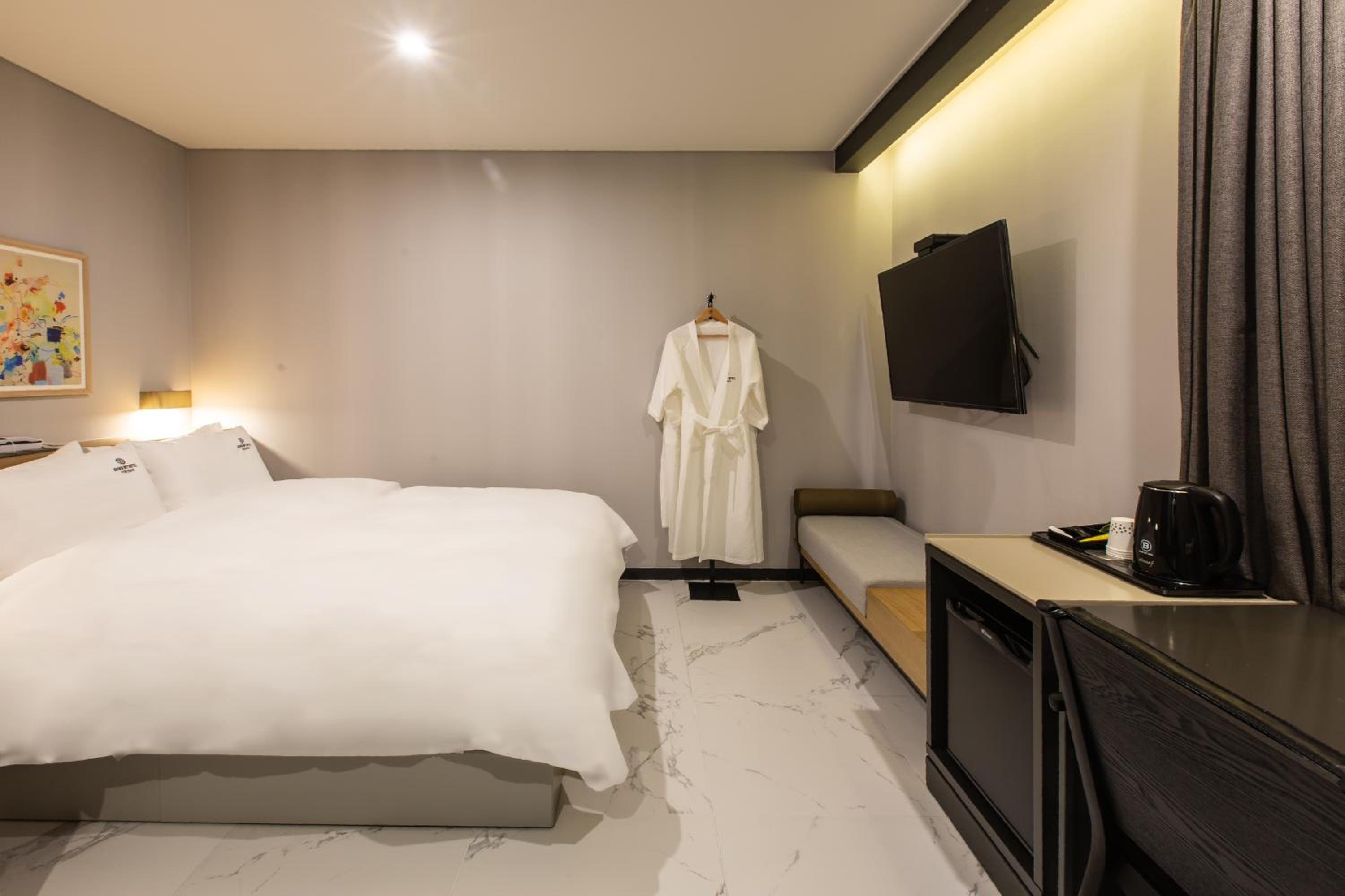 Deluxe Double Room - Photo 7