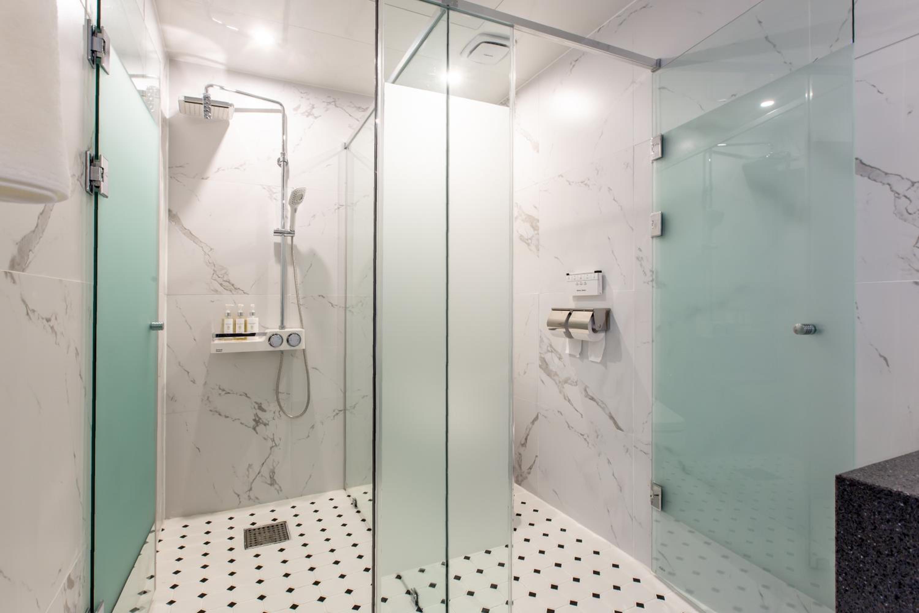 Superior Twin Room with Sea View - Photo 4