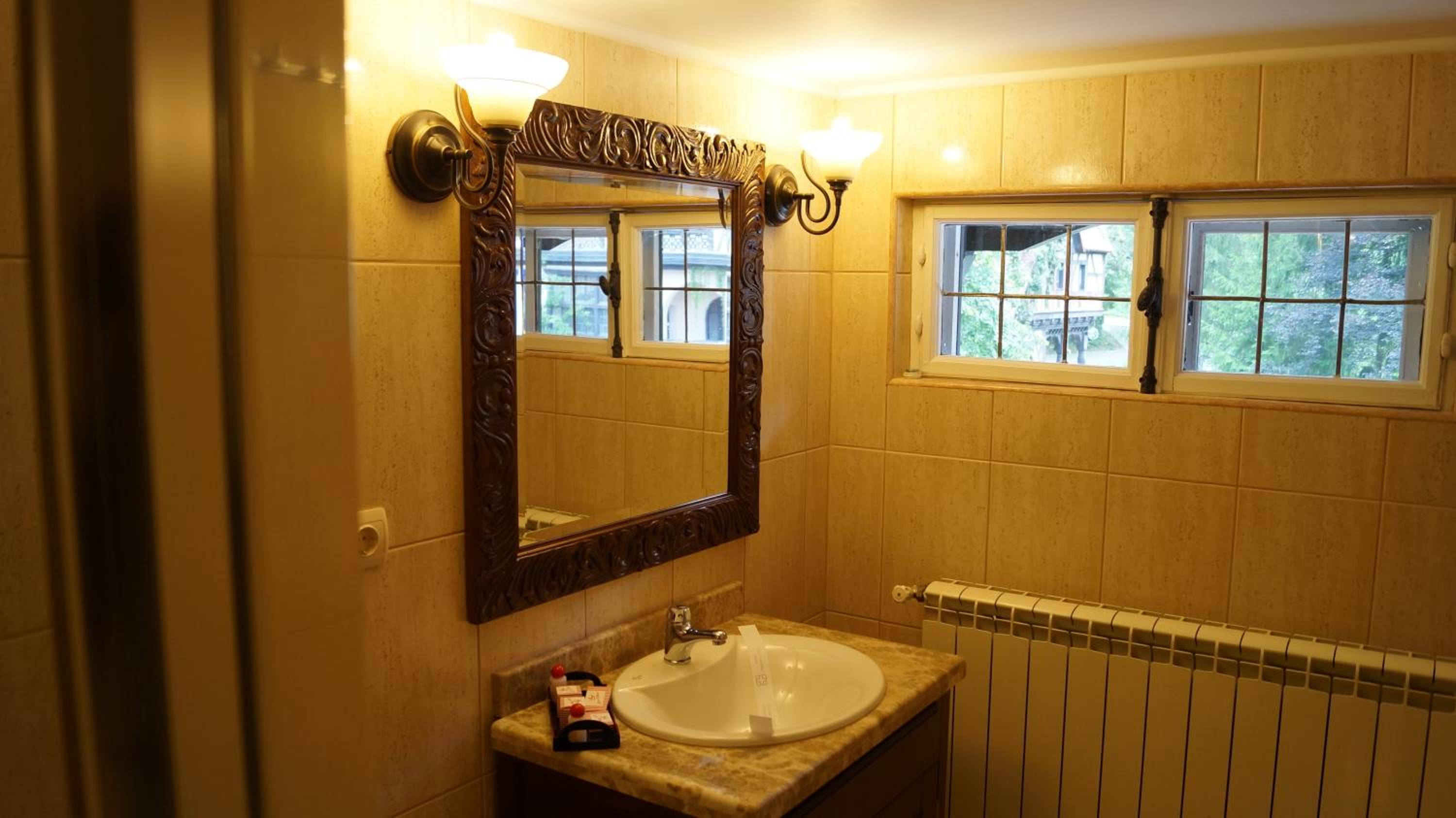Standard Double Room - Photo 2