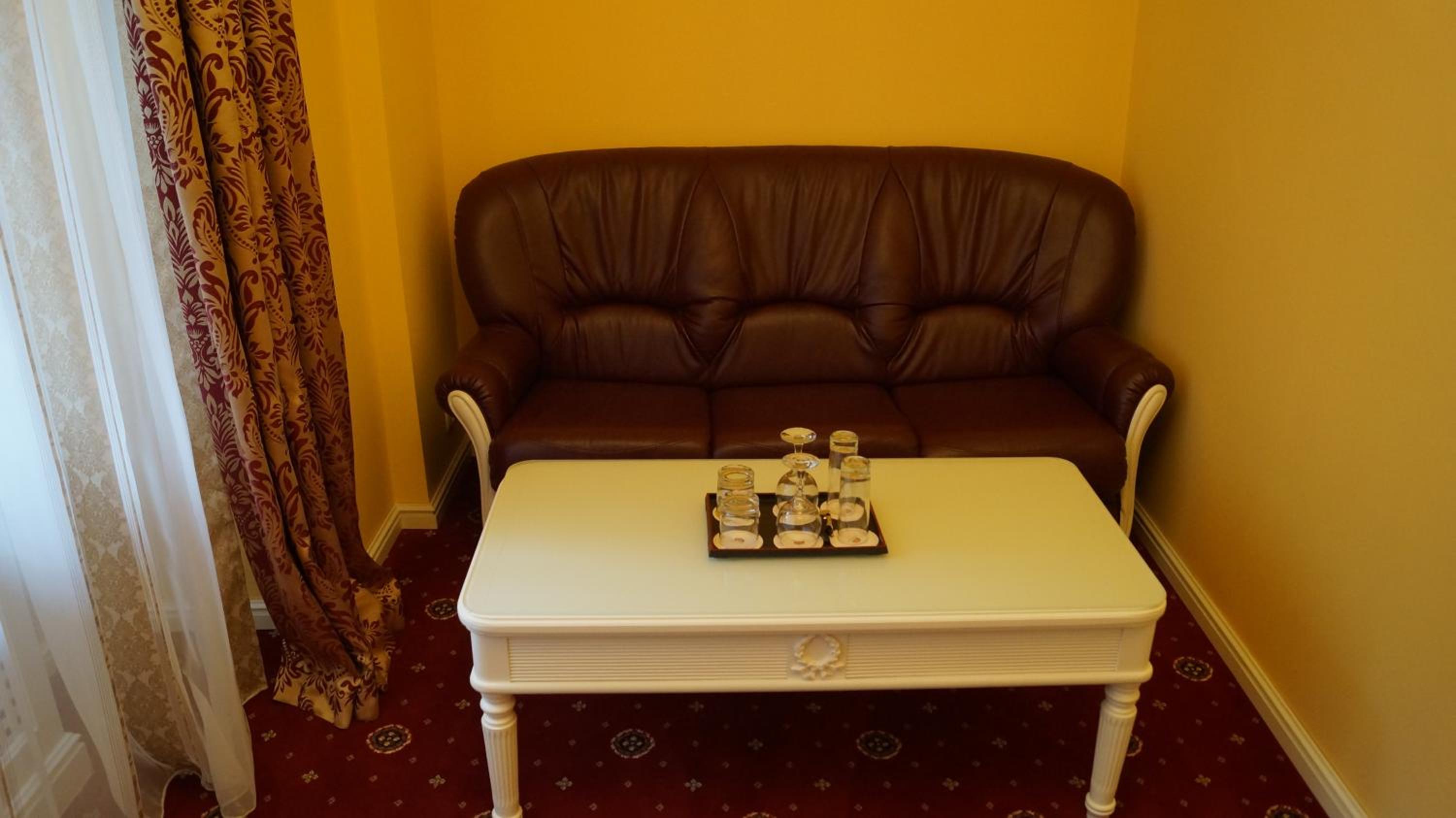 Deluxe Suite - Photo 6