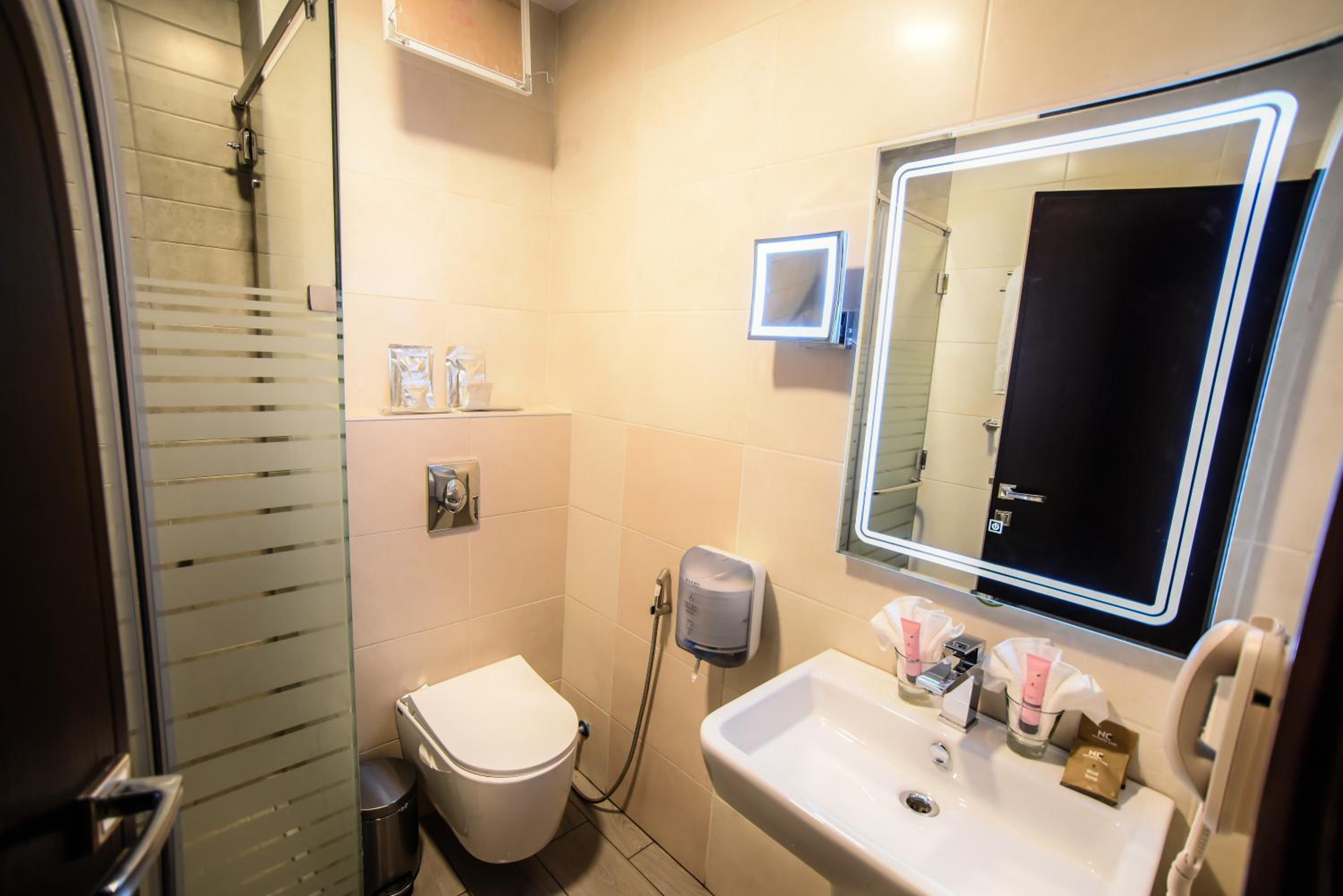 Standard Double or Twin Room - Photo 12
