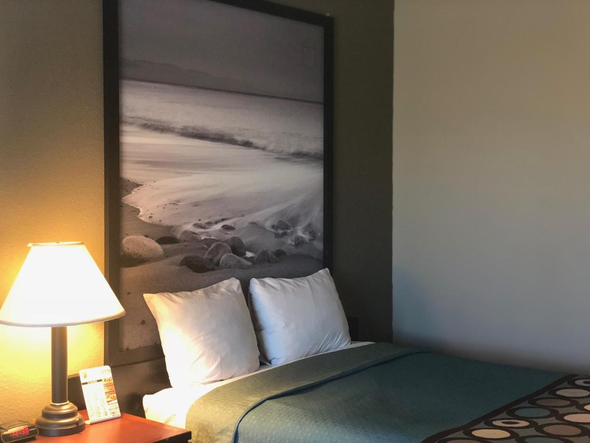 Queen Room - Disability Access/Non-Smoking photo 2