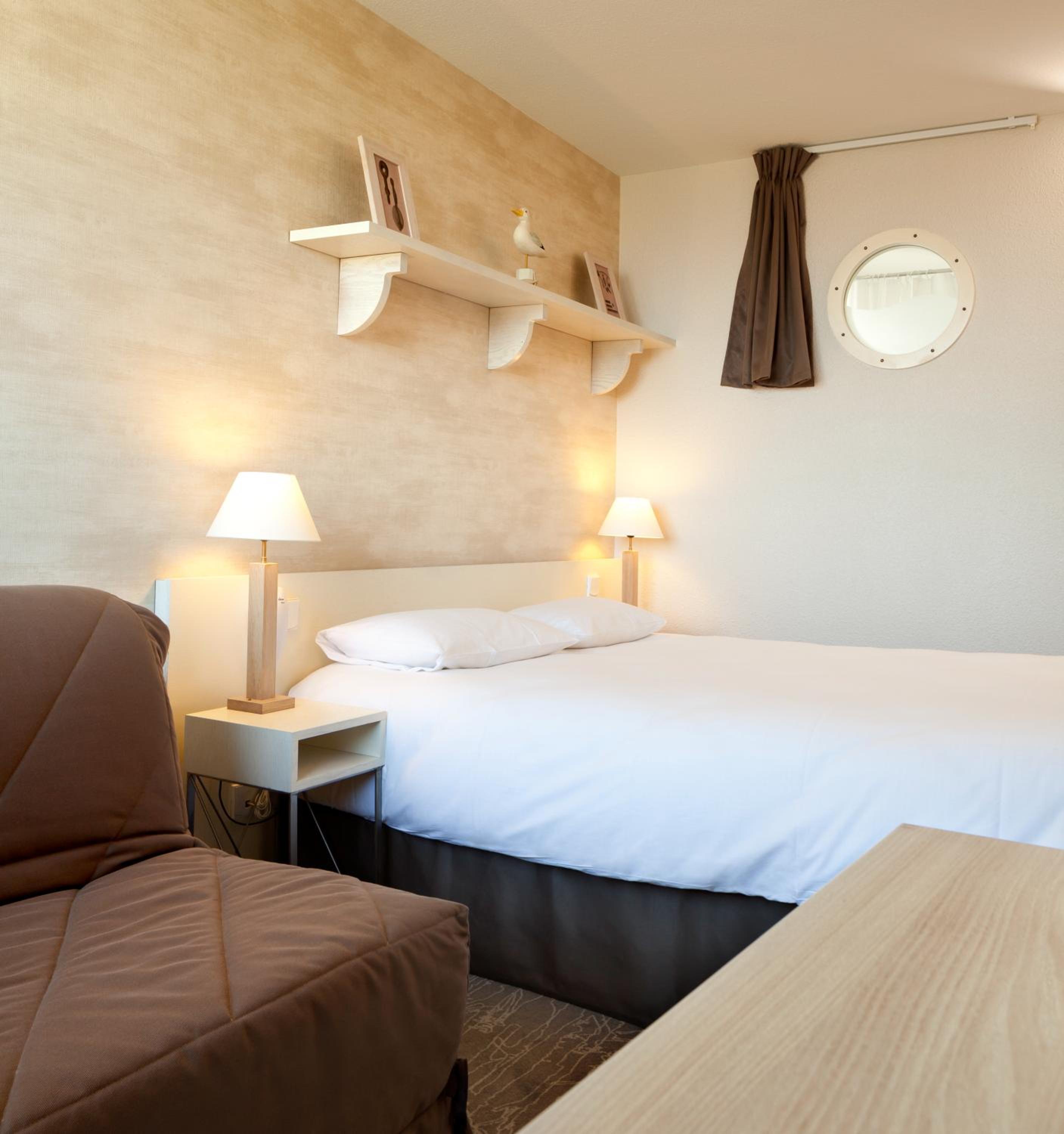 Standard Double Room with Sofa Bed - Photo 2