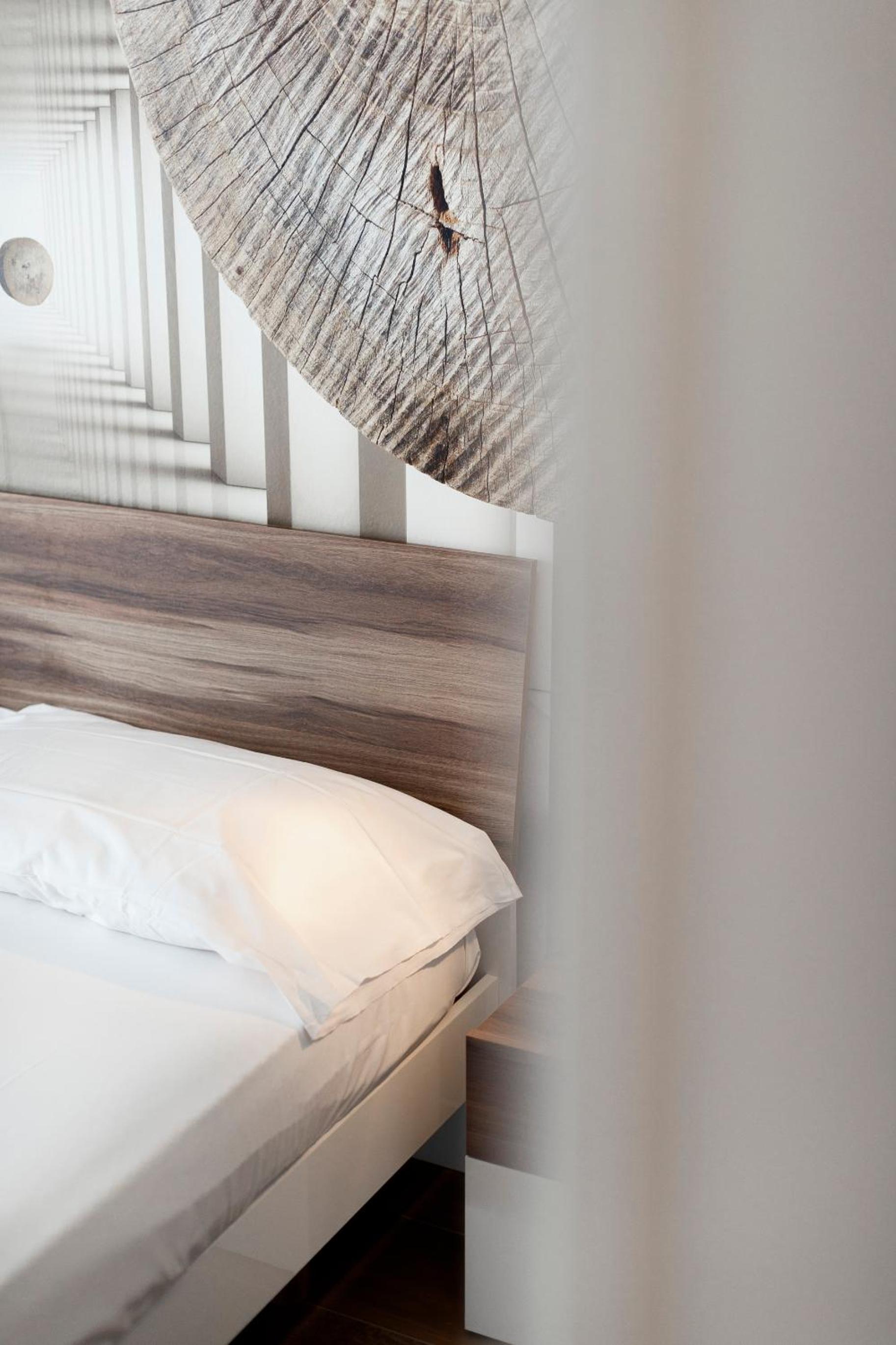 Deluxe Double or Twin Room with Balcony - Photo 8