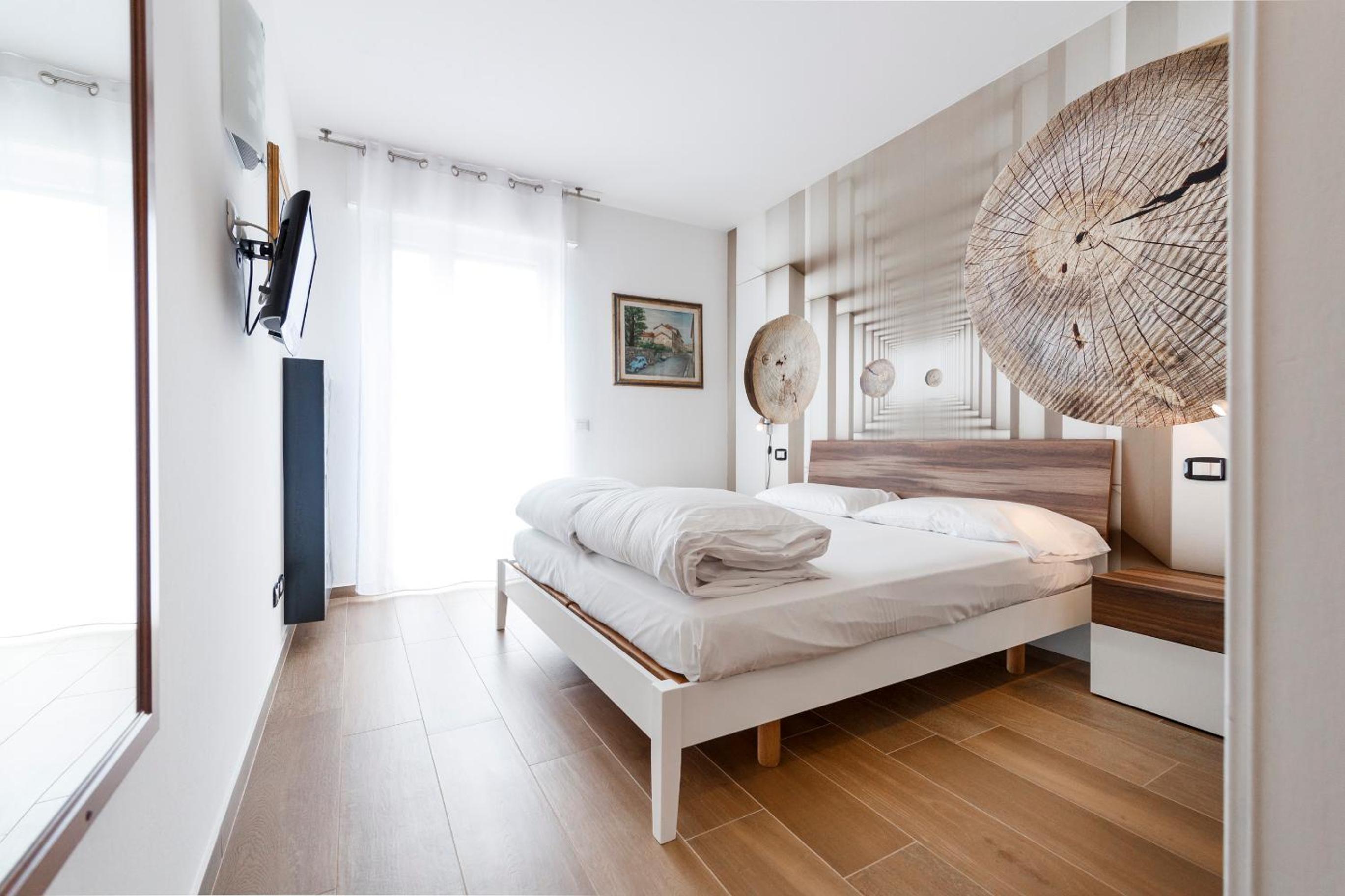Deluxe Double or Twin Room with Balcony - Photo 9