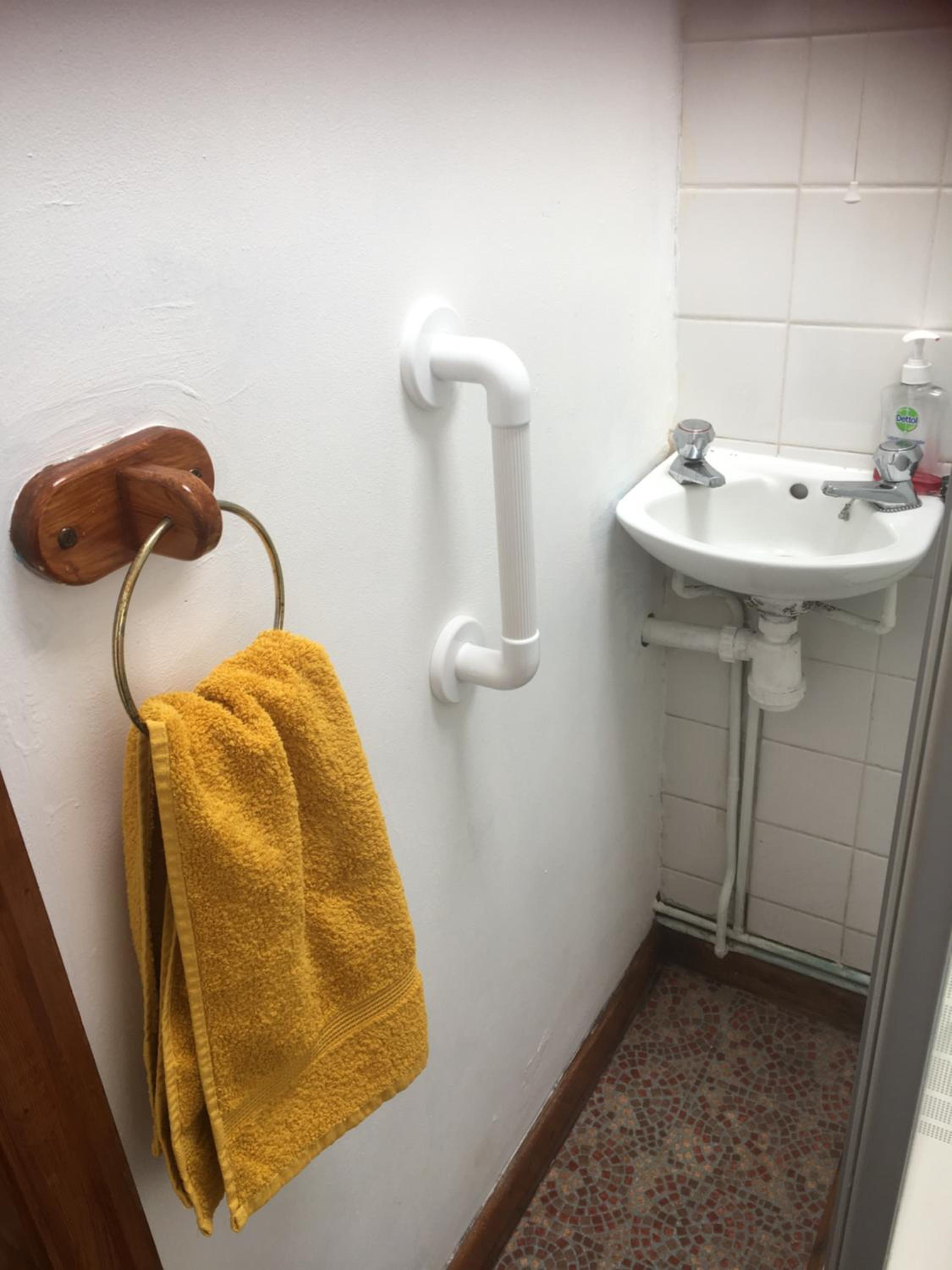 Double or Twin Room with Private Bathroom photo 3