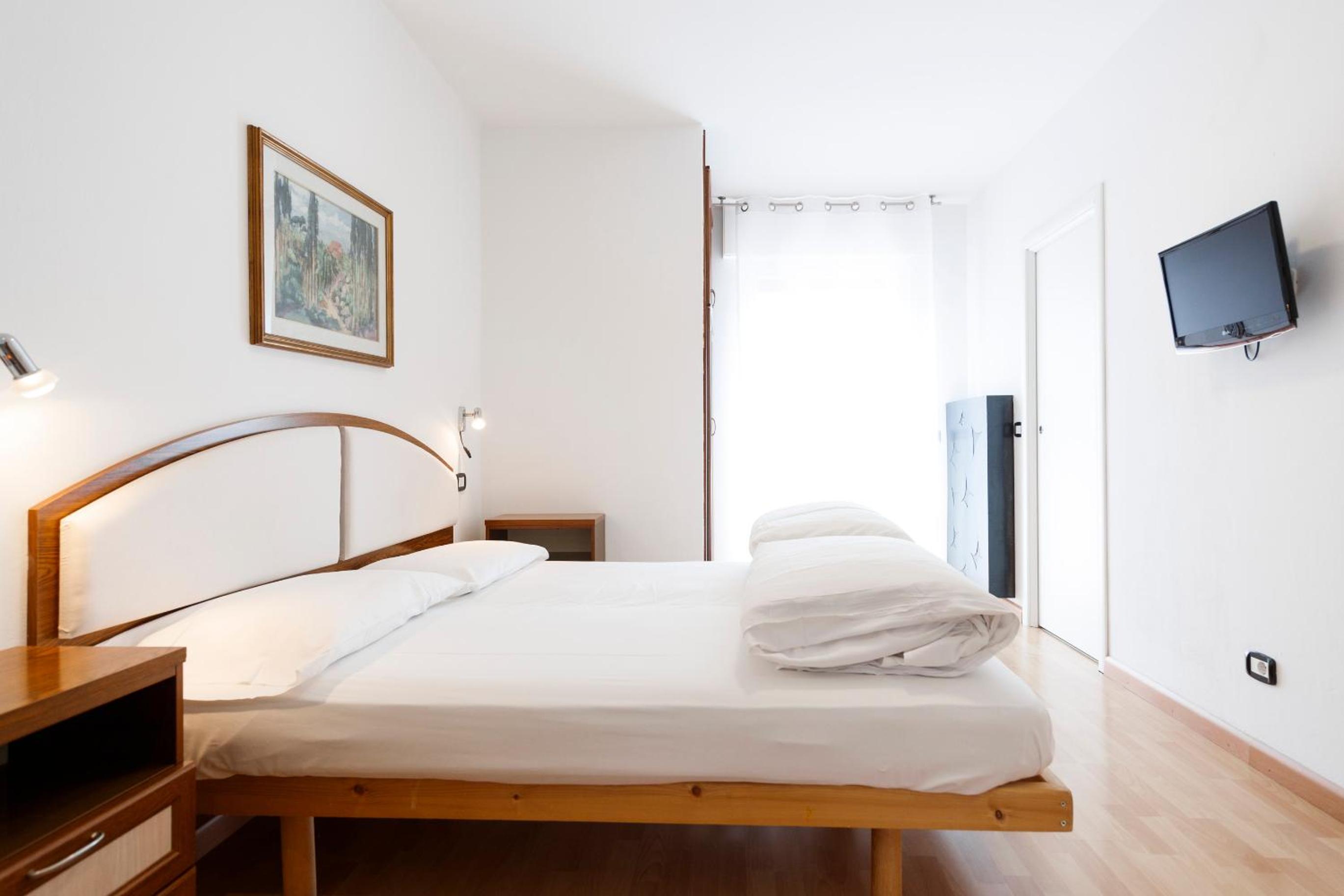 Deluxe Double or Twin Room with Balcony - Photo 4