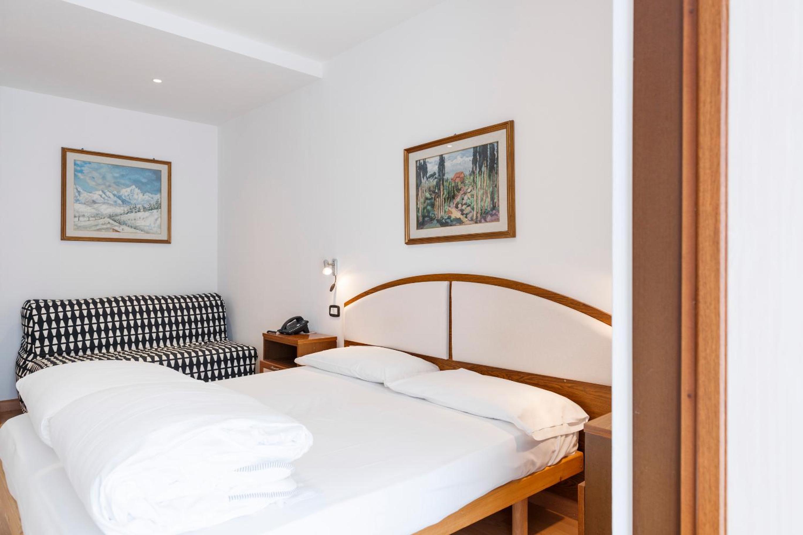 Deluxe Double or Twin Room with Balcony - Photo 3