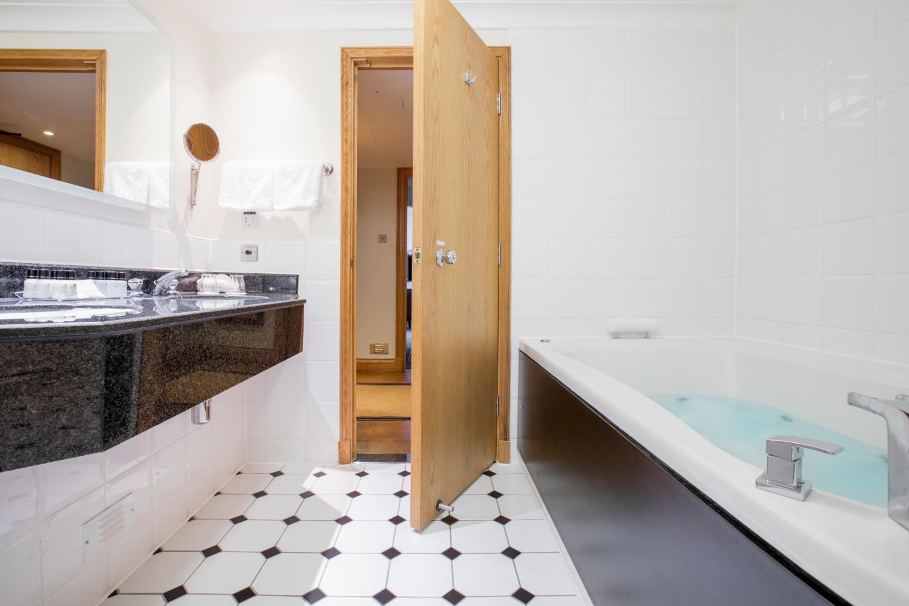 Presidential Suite thumbnail 6