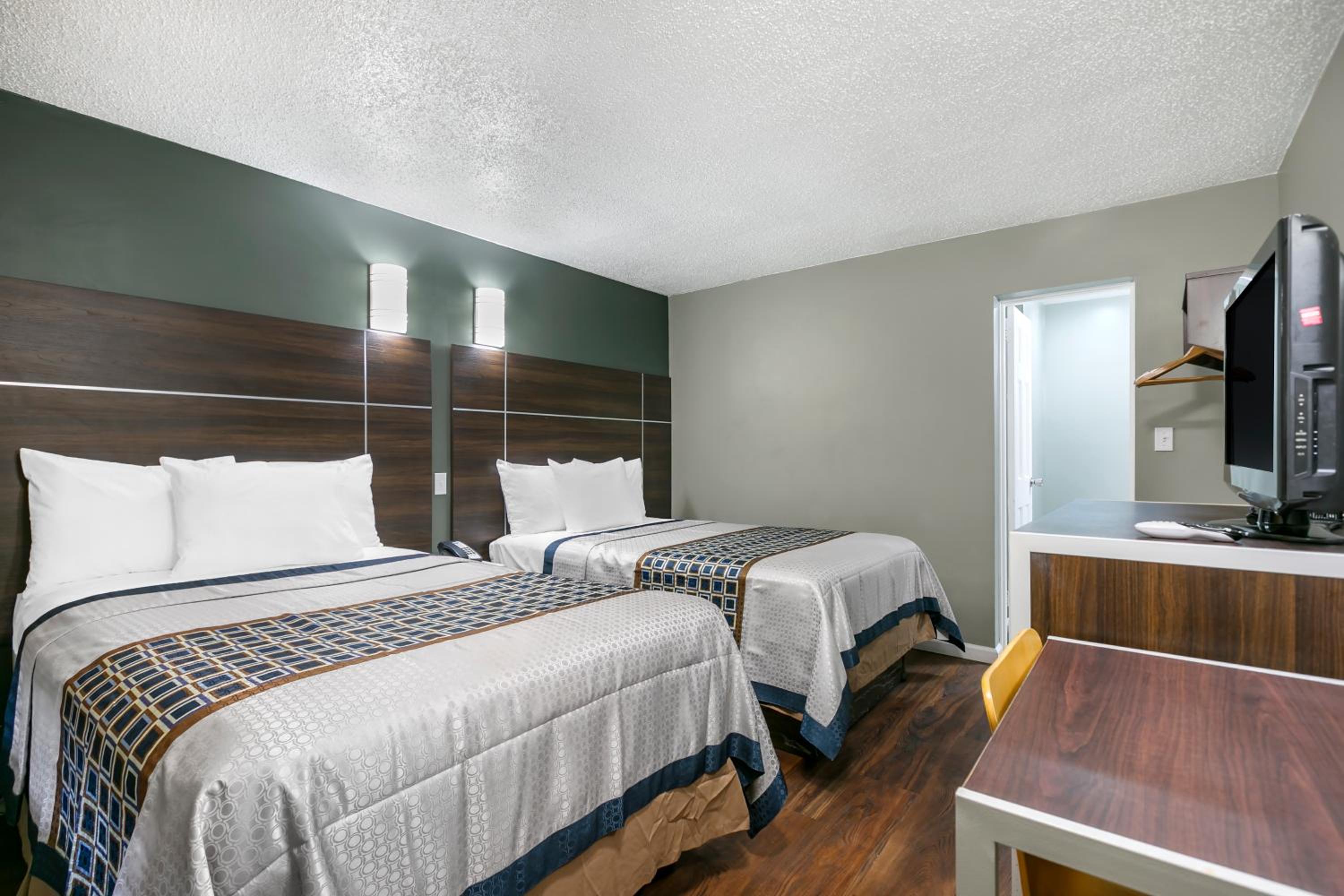 Double Room with Two Double Beds - Non-Smoking photo 3