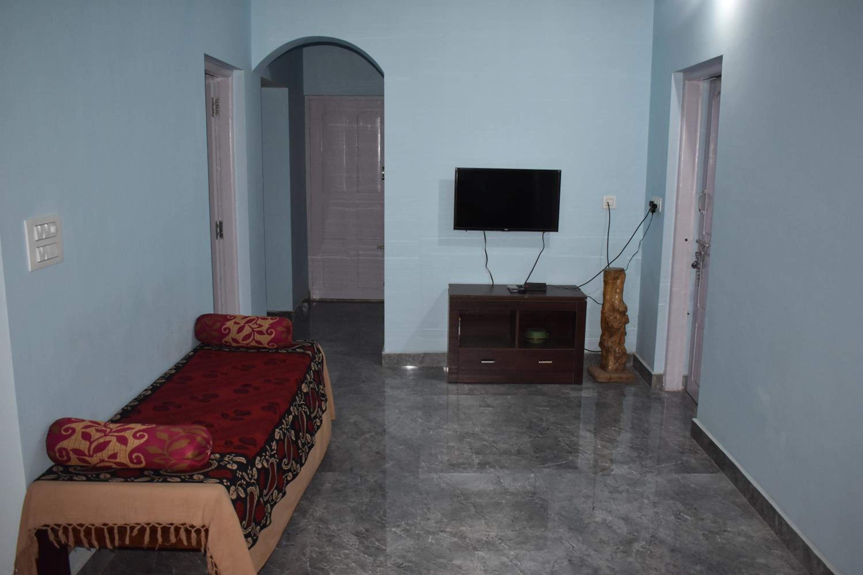 Two-Bedroom House - Photo 7
