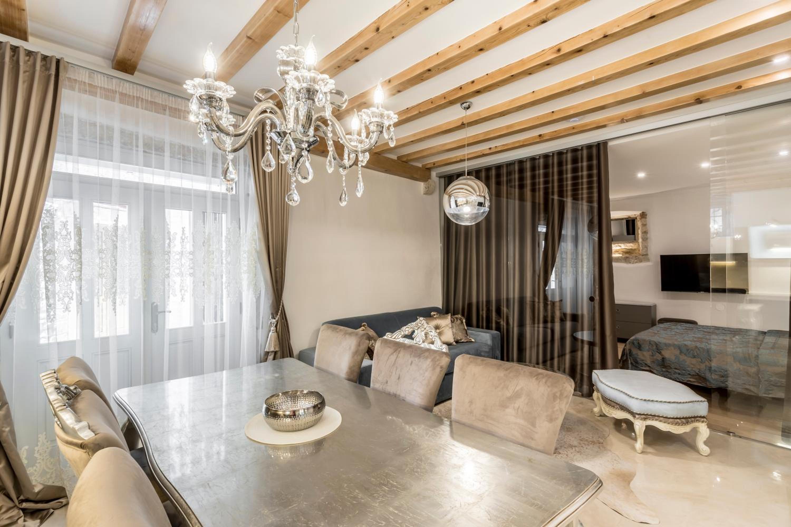 Deluxe One-Bedroom Apartment with Wine Cellar photo 1