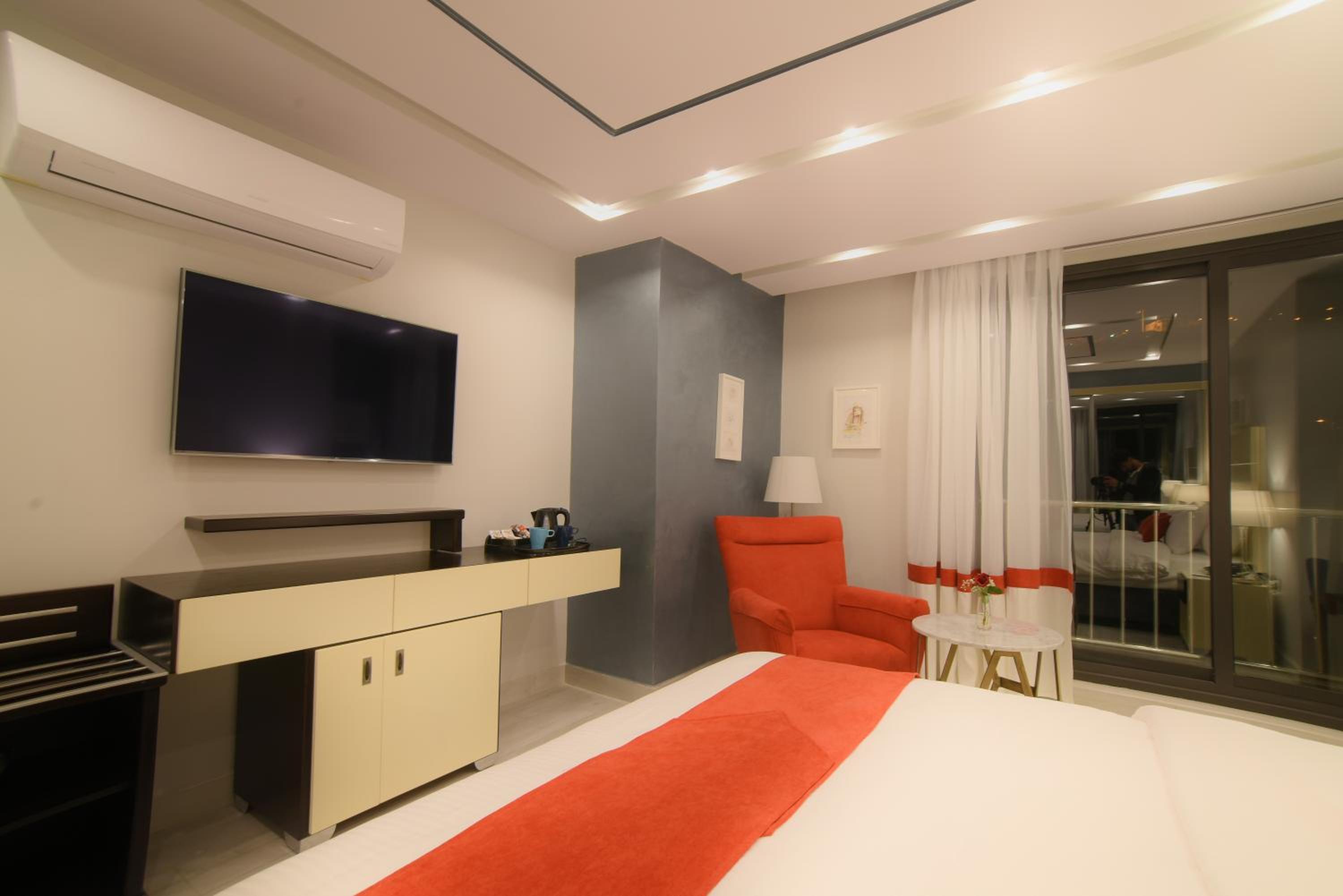 Deluxe Double or Twin Room with Balcony - Photo 5