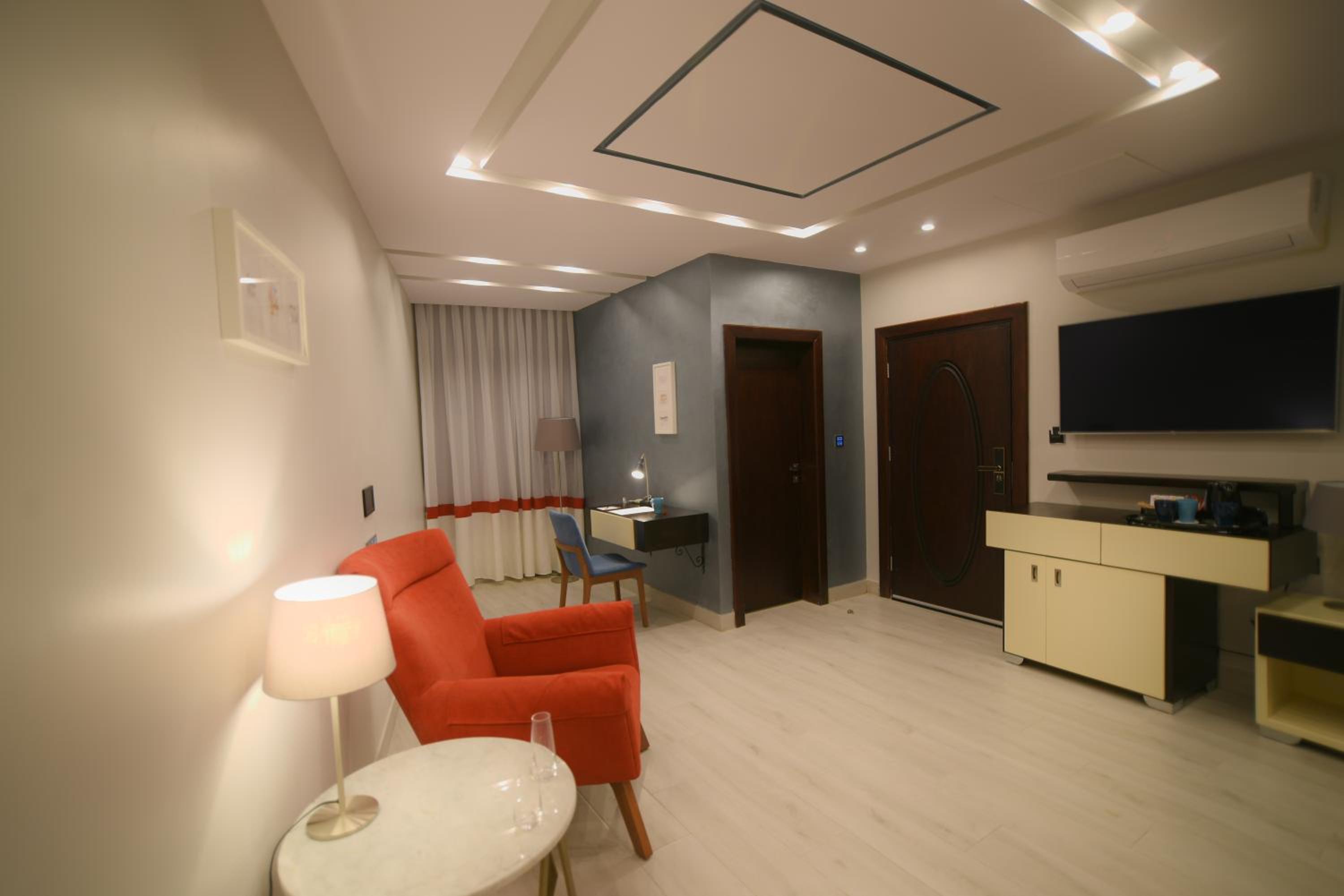 Family Room - Photo 4