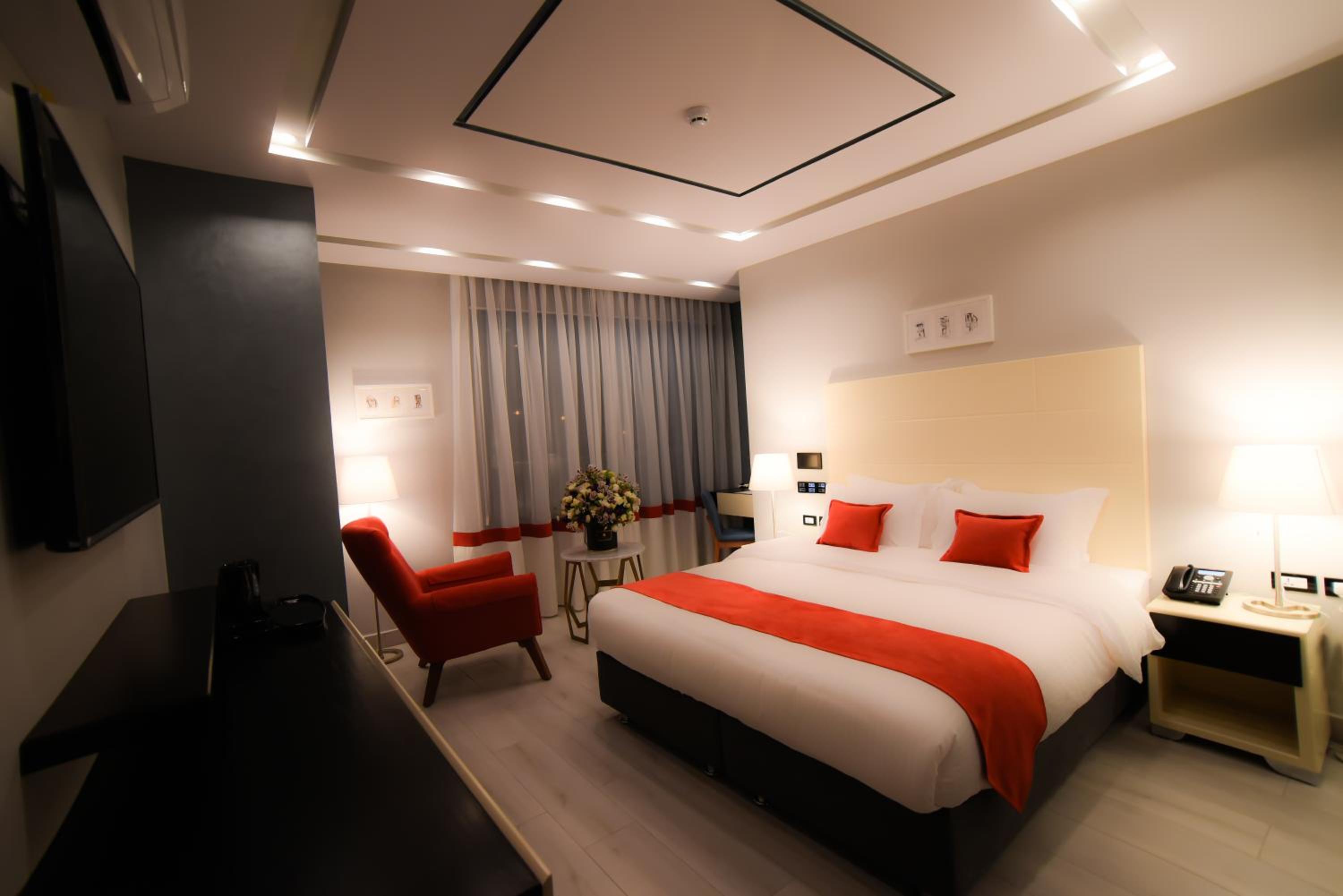 Deluxe Double or Twin Room with Balcony - Photo 17