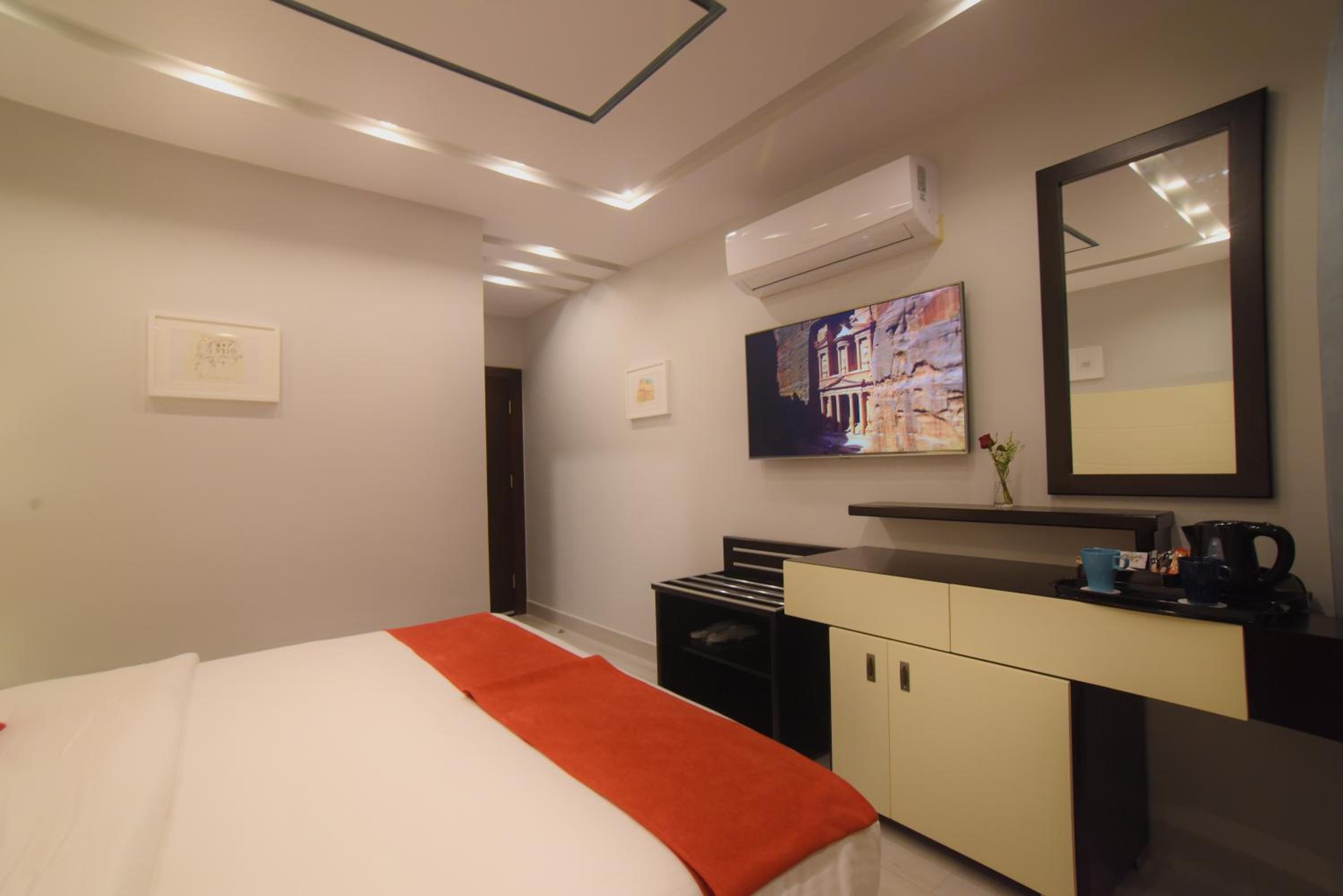 Standard Double or Twin Room - Photo 13