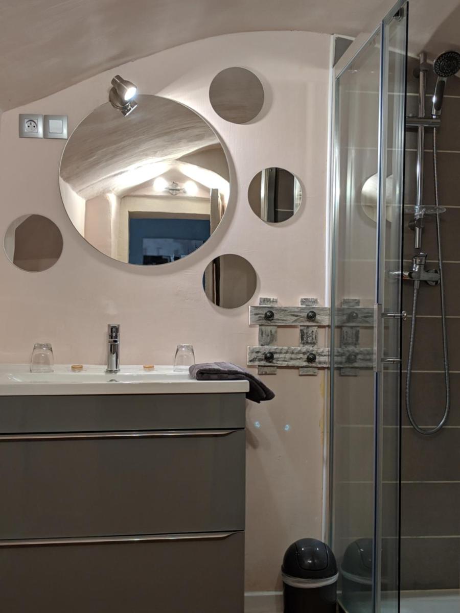 Double or Twin Room with Private Bathroom photo 3
