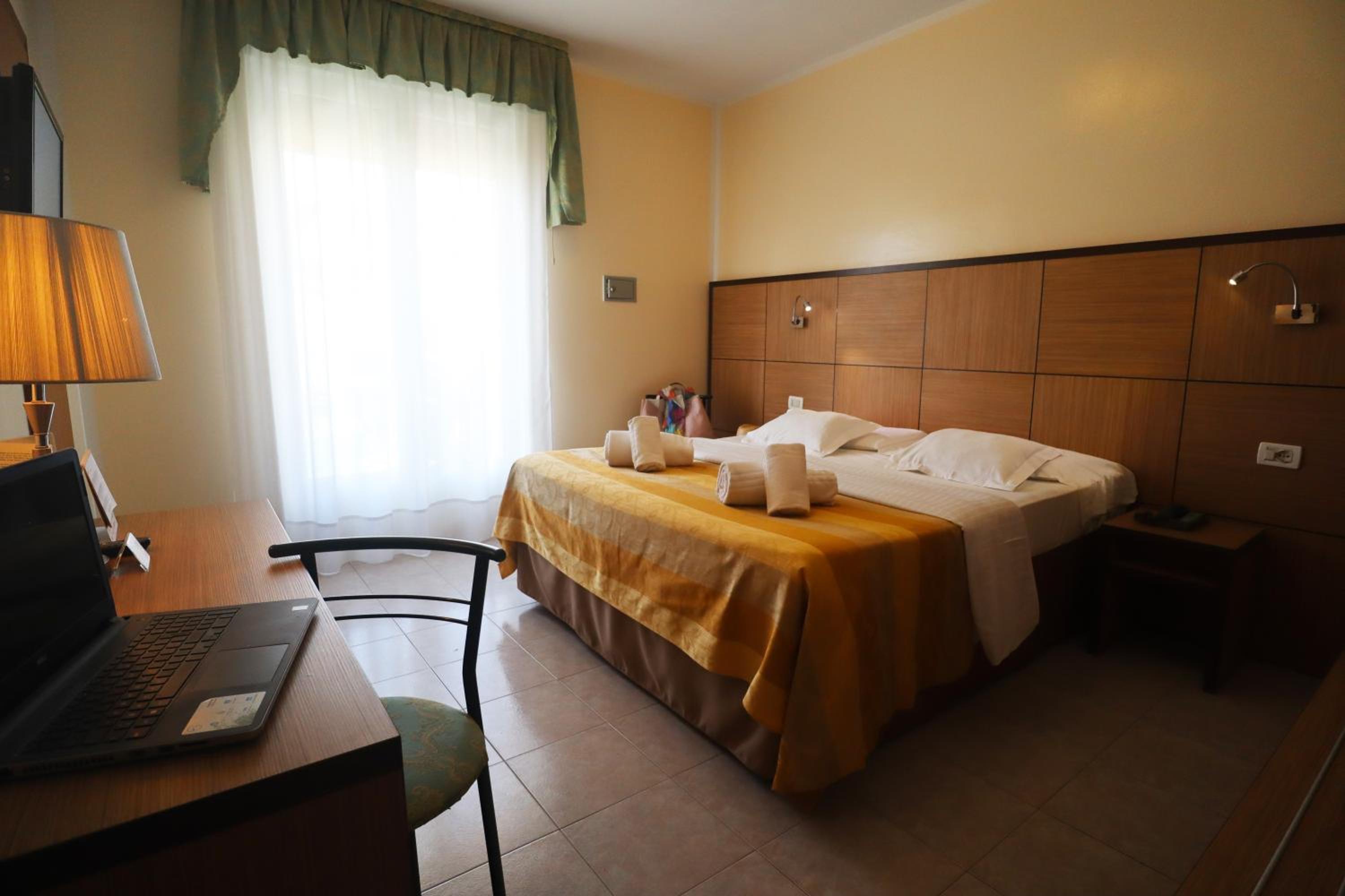 Double or Twin Room with Balcony photo 1