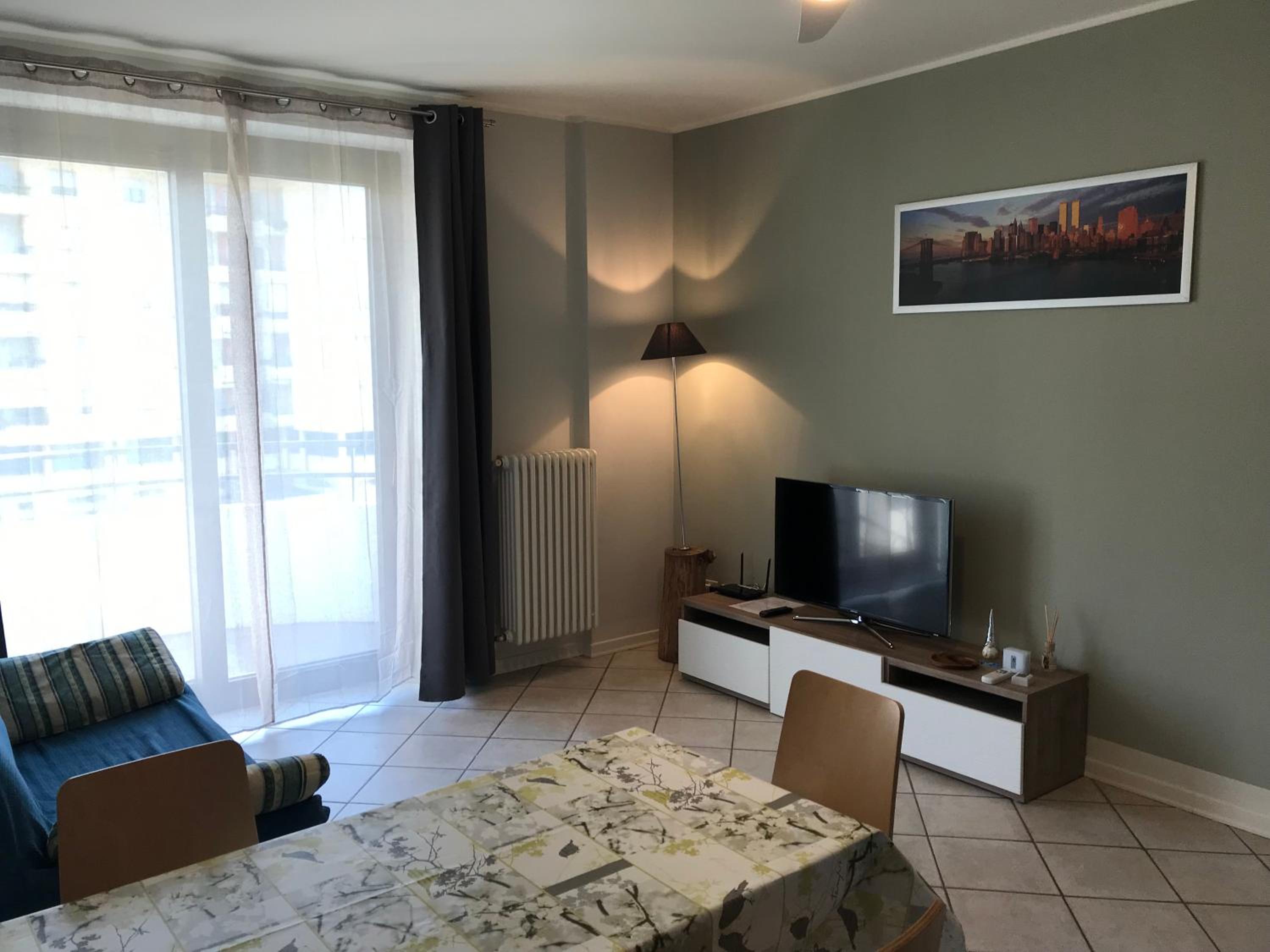 One-Bedroom Apartment photo 1