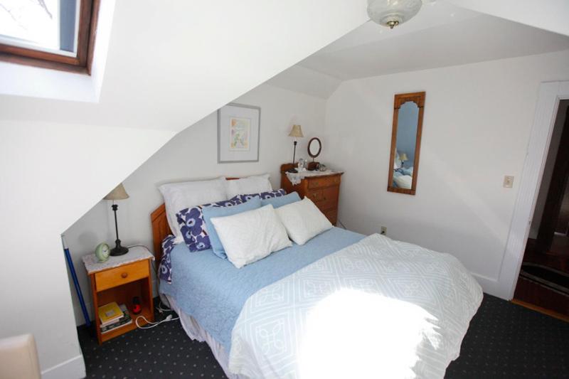 Deluxe Queen Suite photo 2