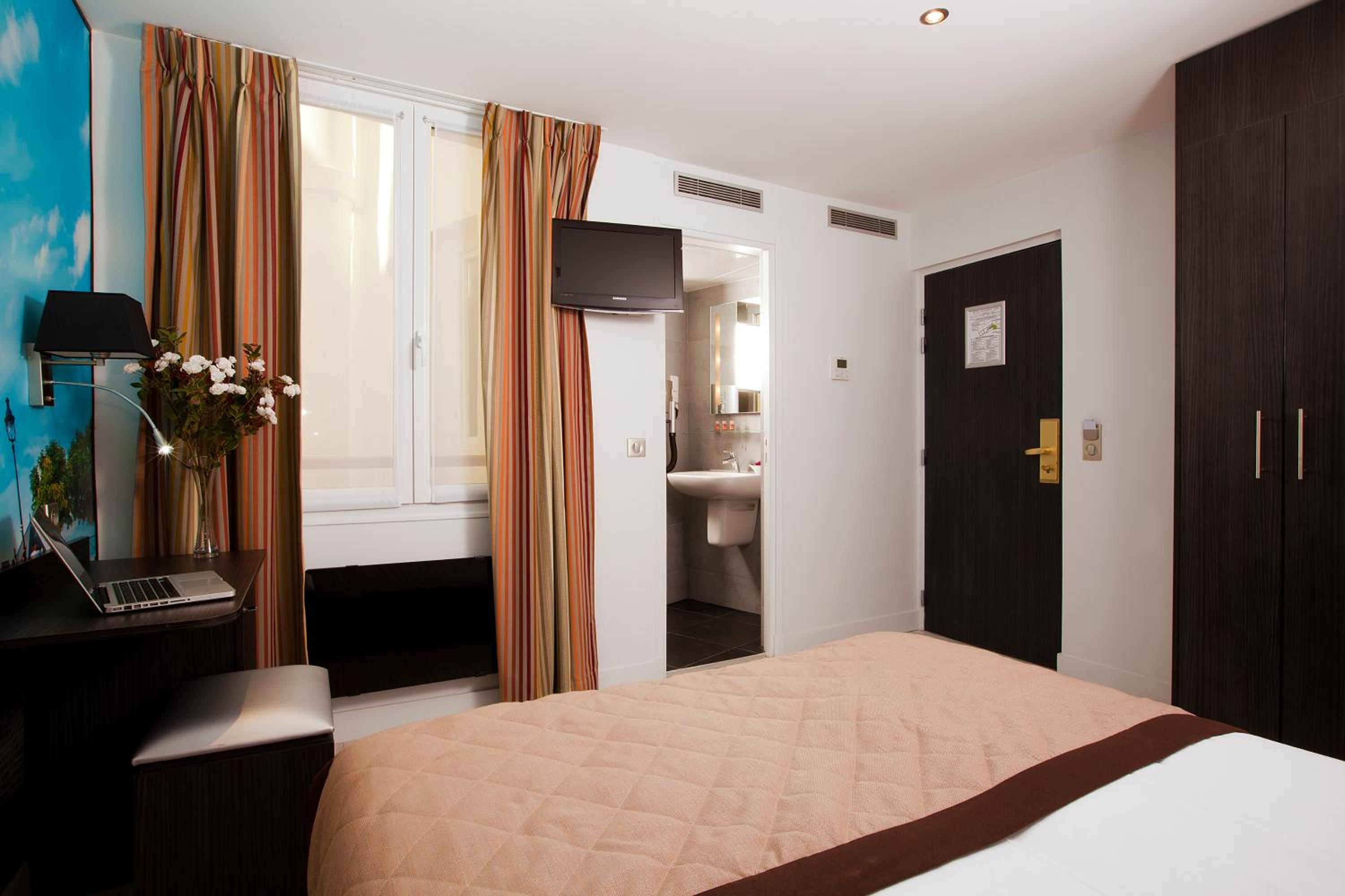 Double Room thumbnail 6