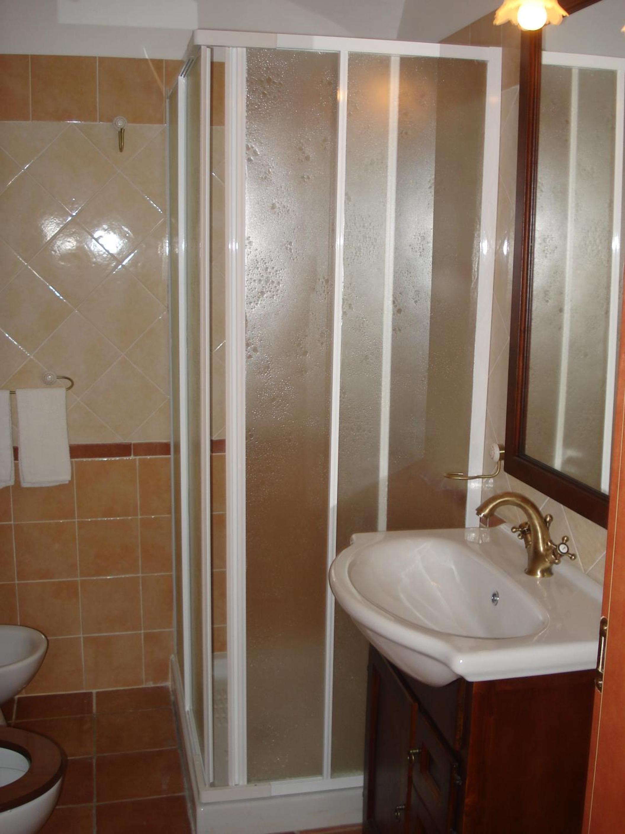 Twin Room With Shower photo 3