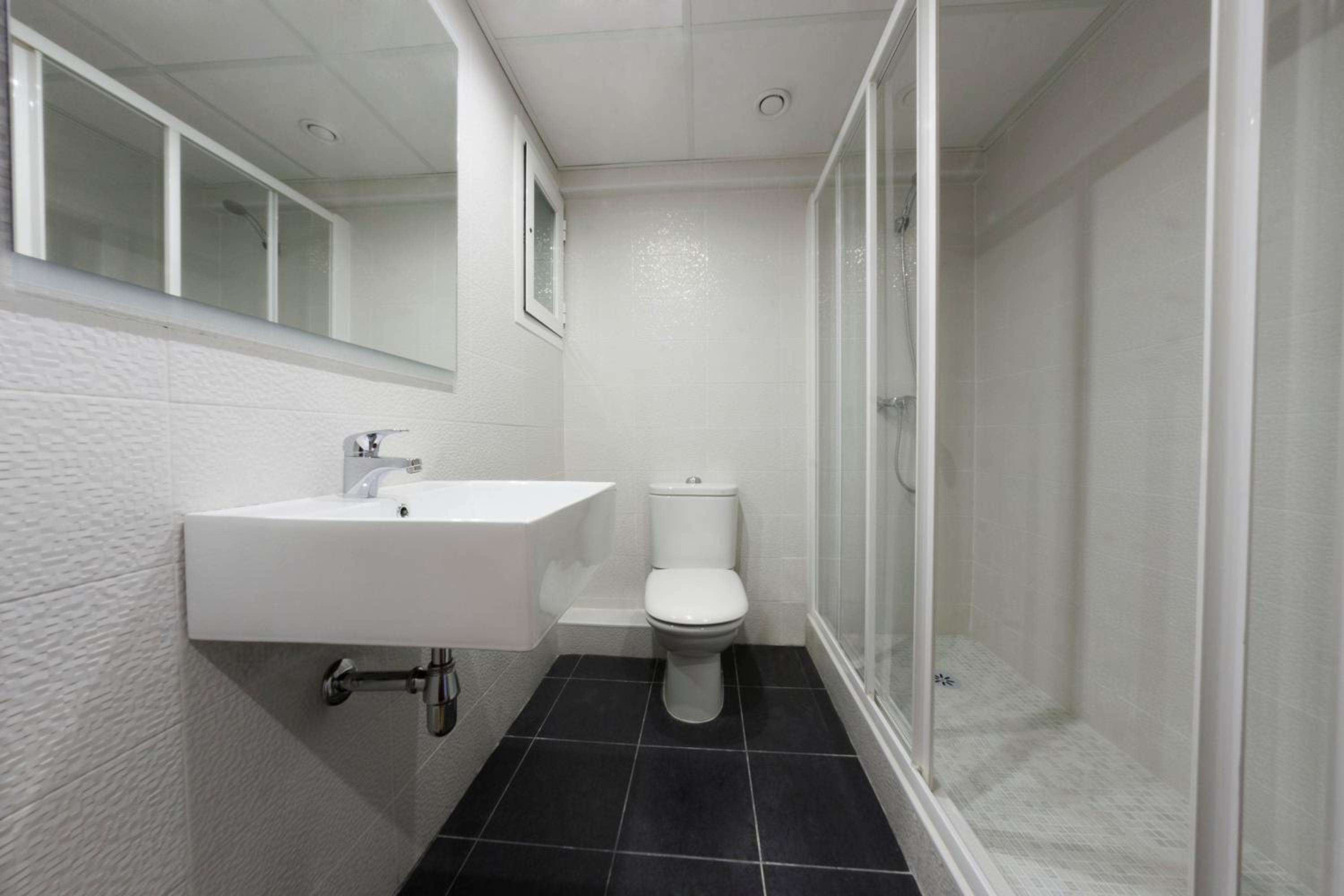 Budget Twin Room without Balcony photo 2