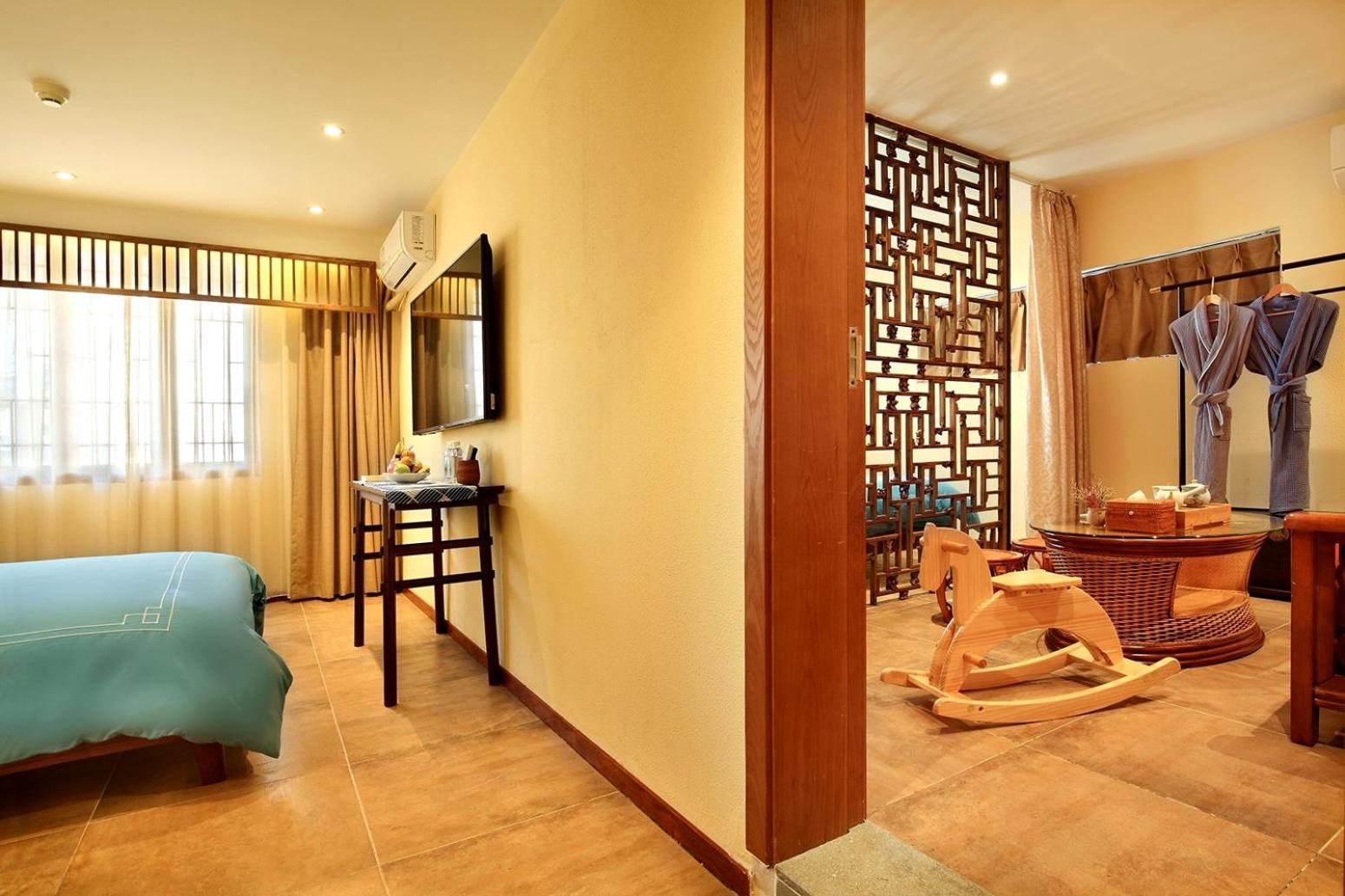 Deluxe Family Suite-free pick up available for minimum 2 nights stay - Photo 1