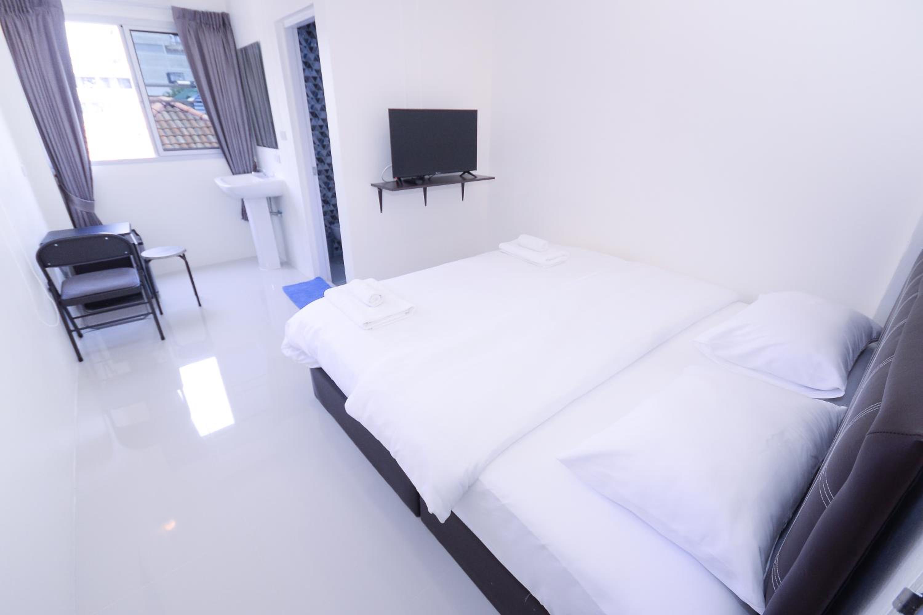 Double Room with Private Bathroom photo 2