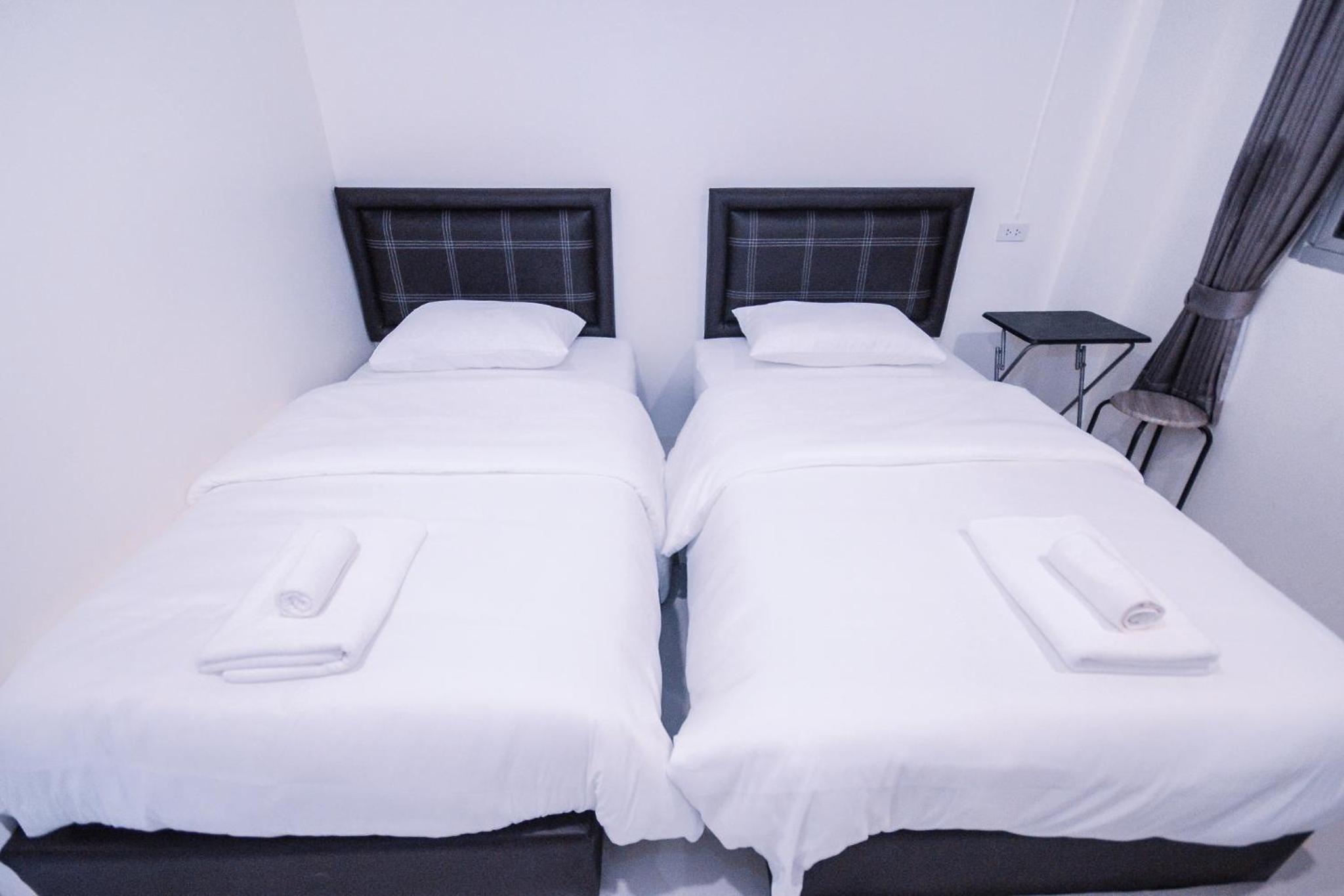 Twin Room with Private Bathroom photo 3