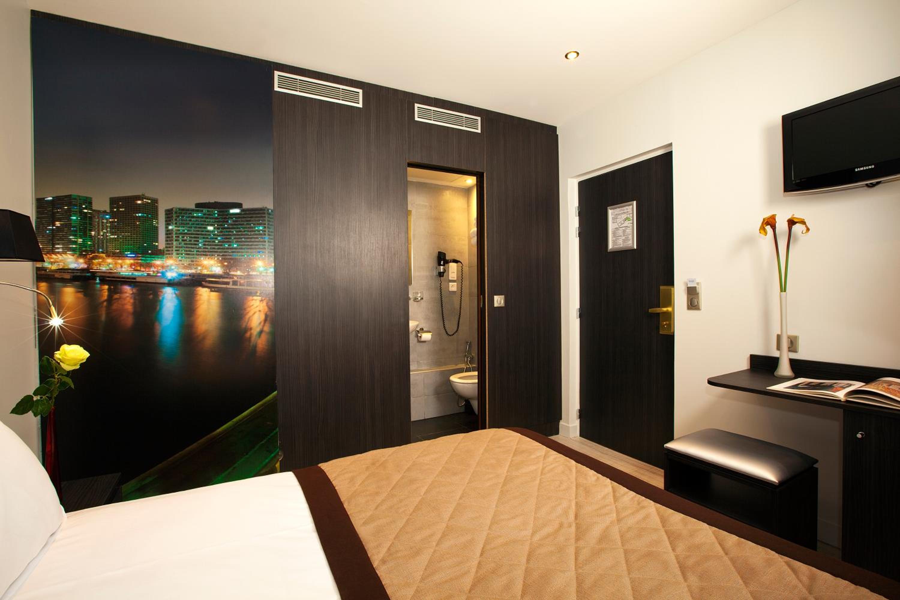 Single Room thumbnail 5