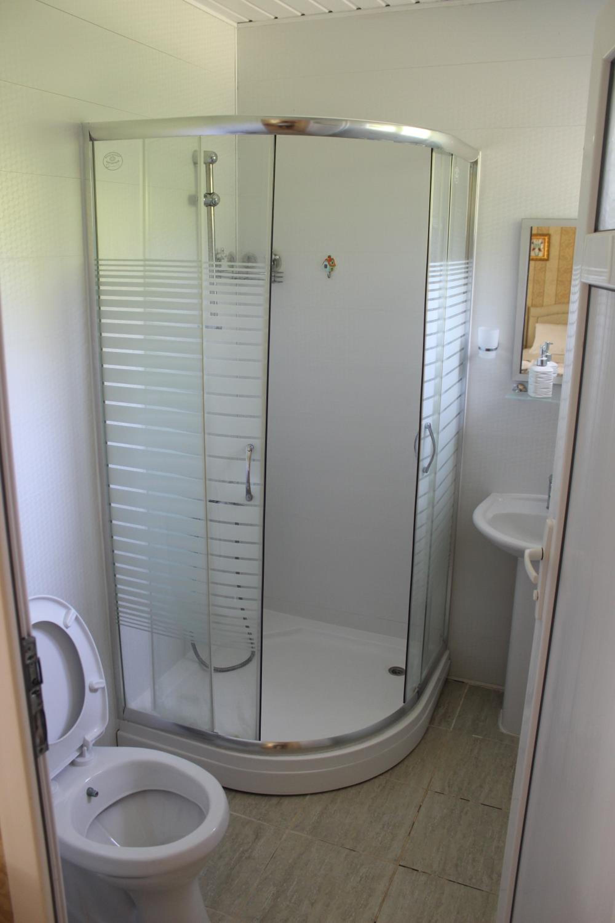 Deluxe Double Room (2 Adults + 1 Child) photo 3