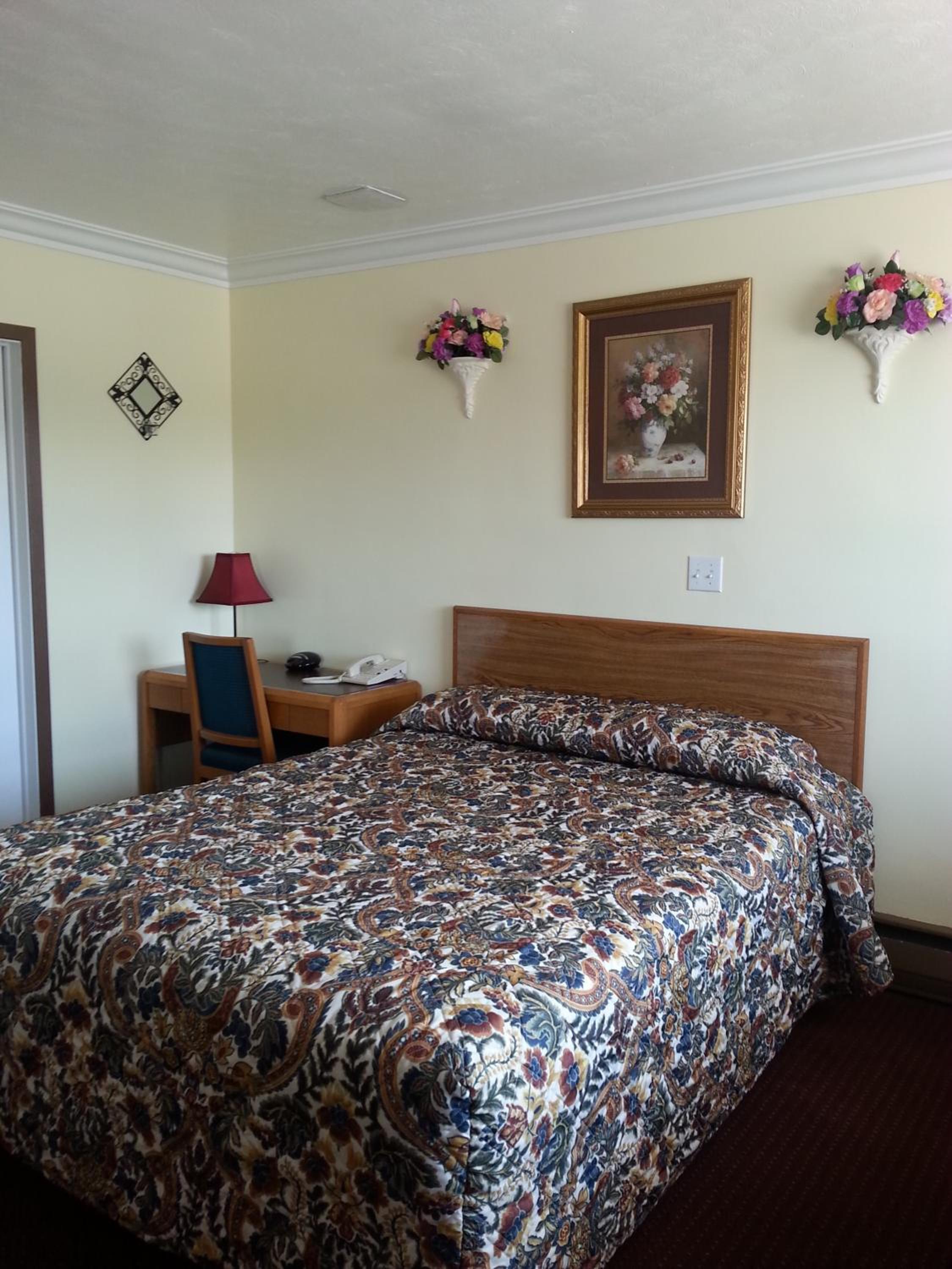 Queen Room photo 1