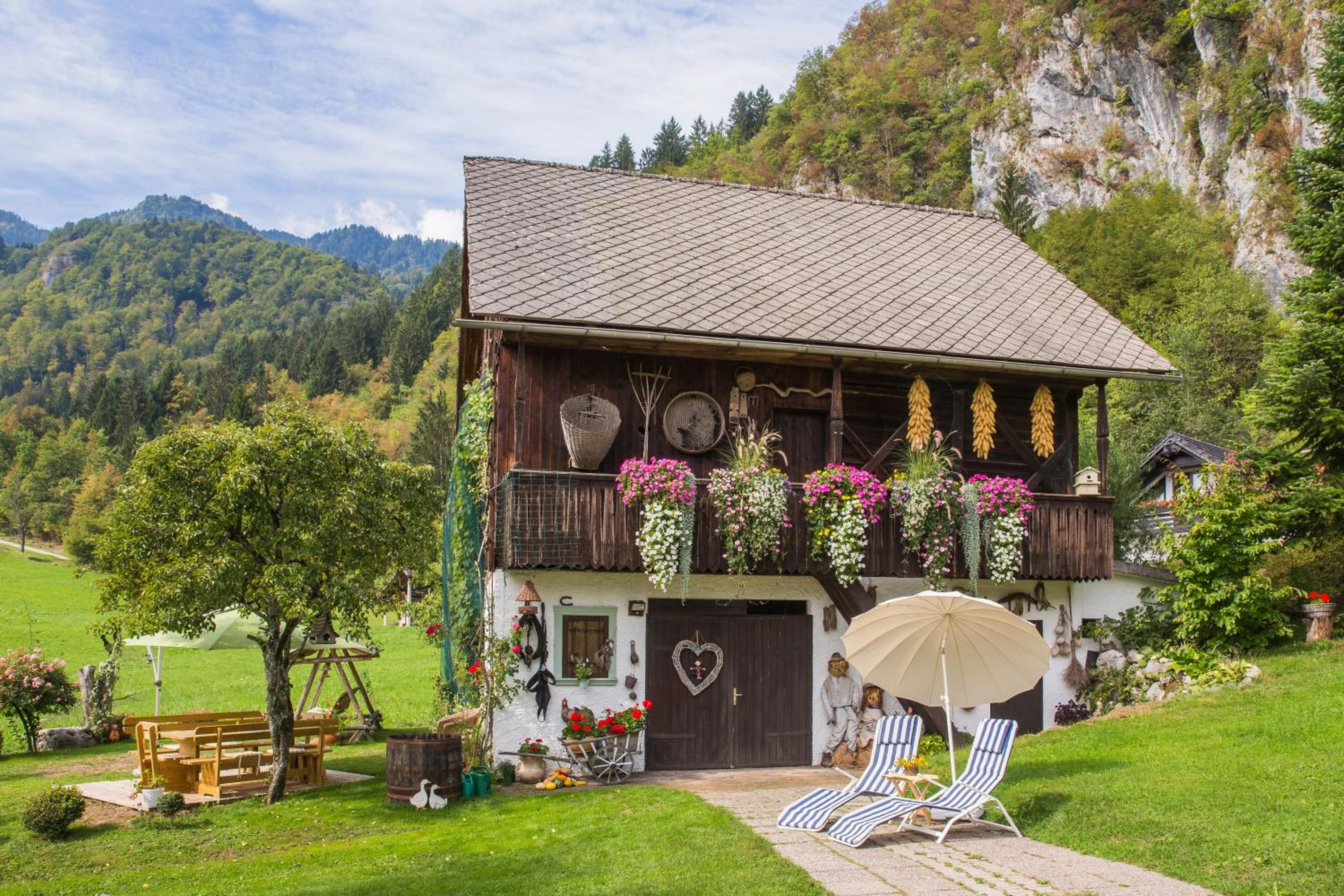 Three-Bedroom Apartment with Balcony and Mountain View - Photo 71