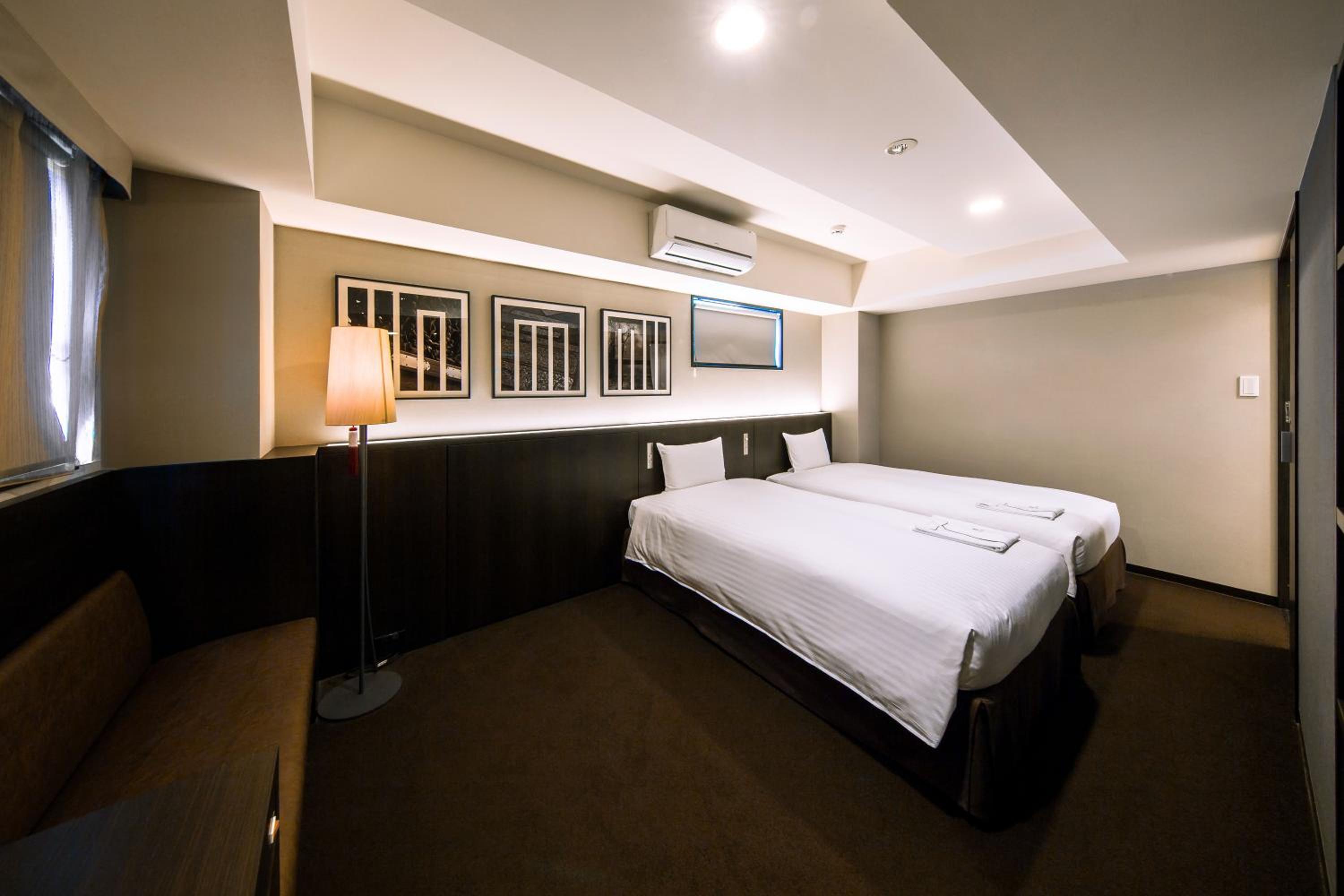 Corner Twin Room - Non-Smoking - Photo 6