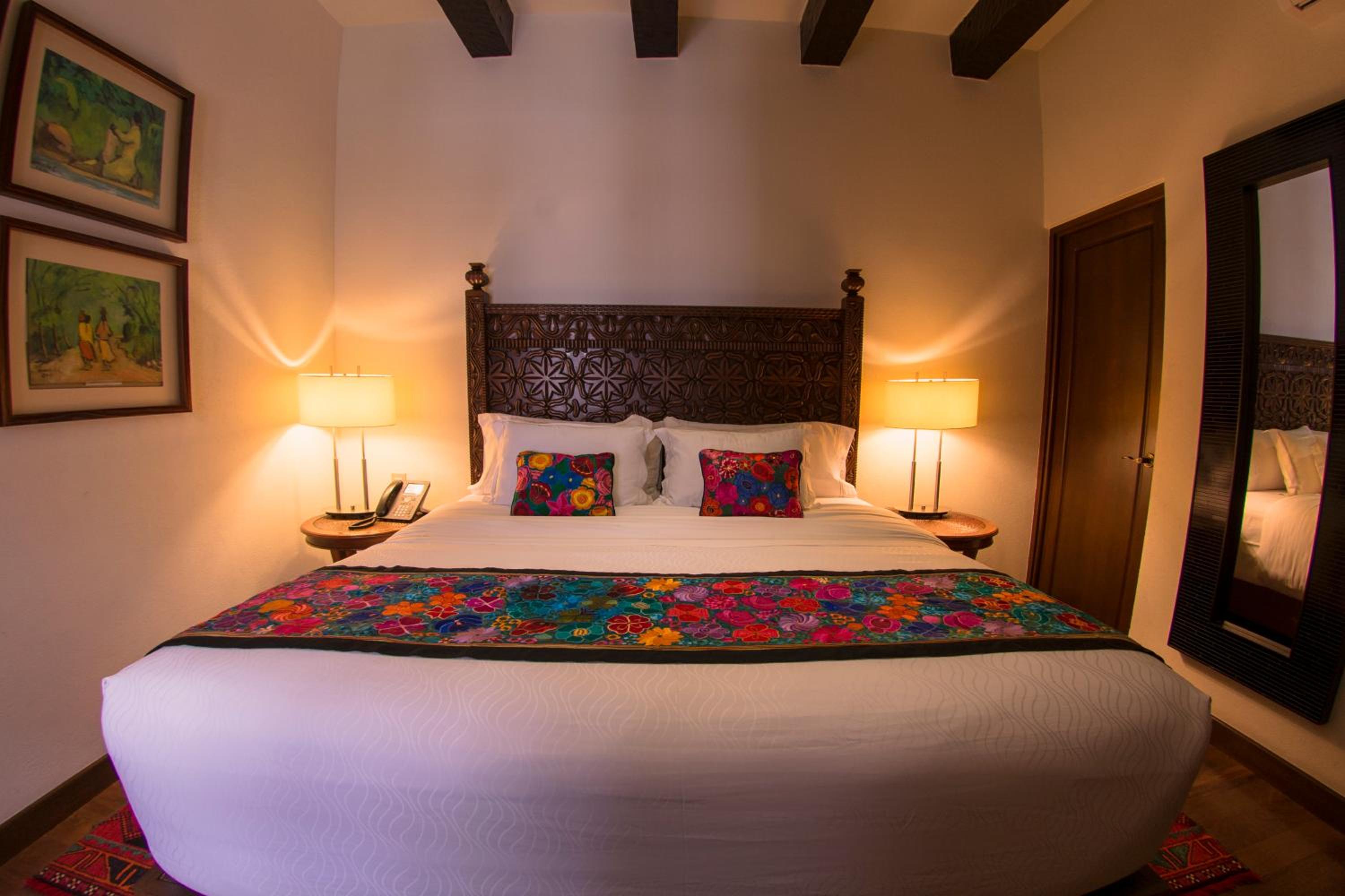 Standard King Room - Photo 8
