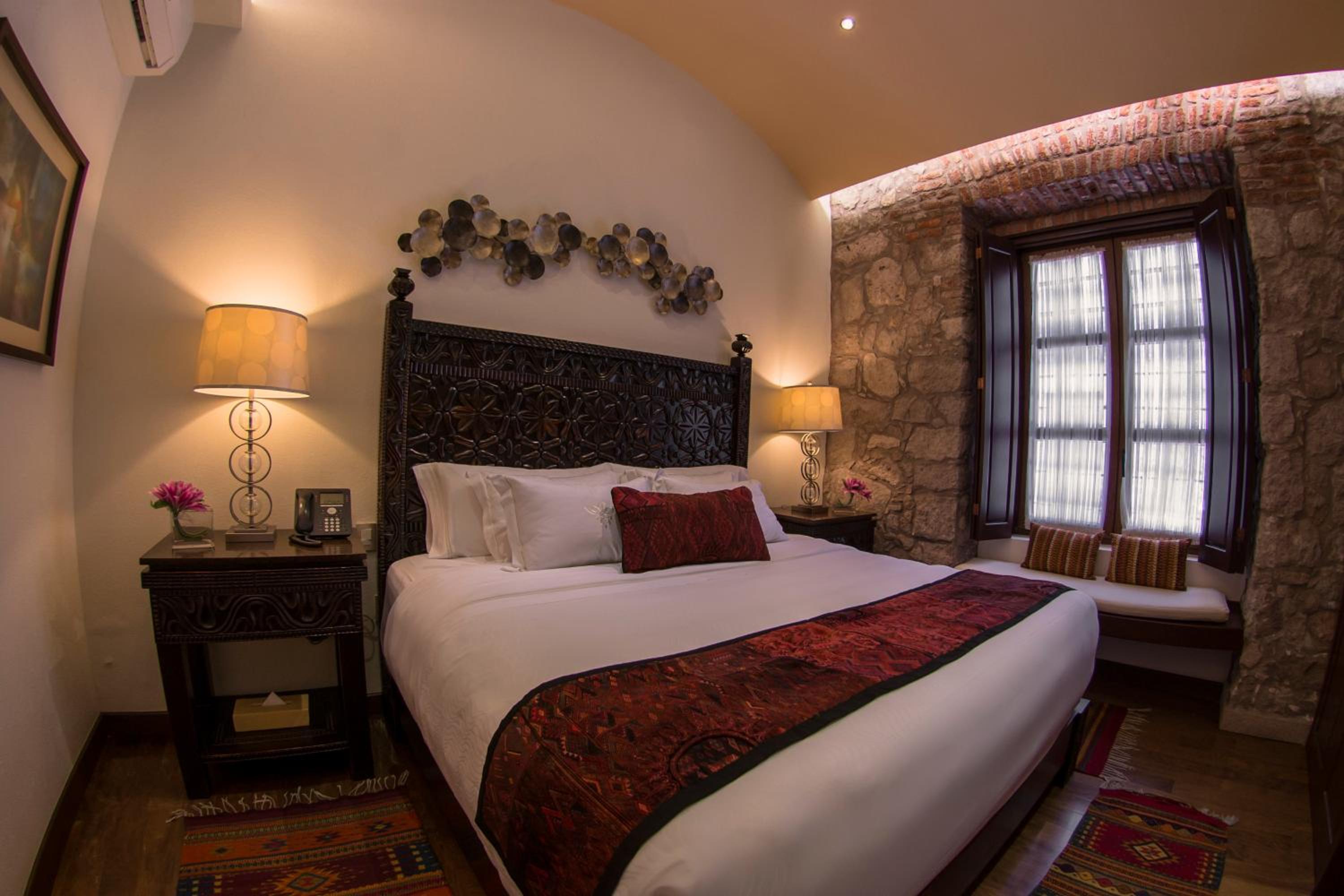 Standard King Room - Photo 9