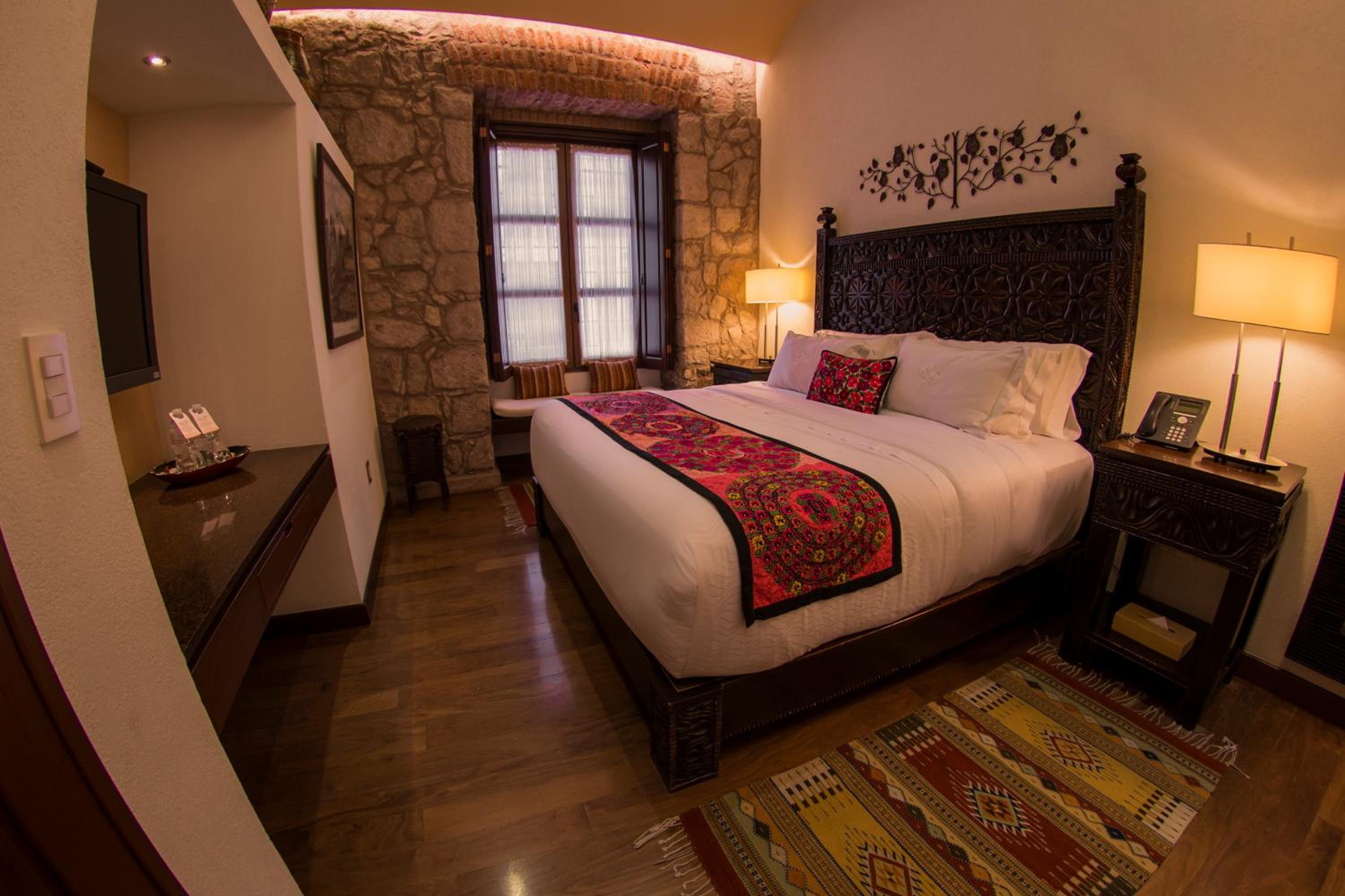 Standard King Room - Photo 10