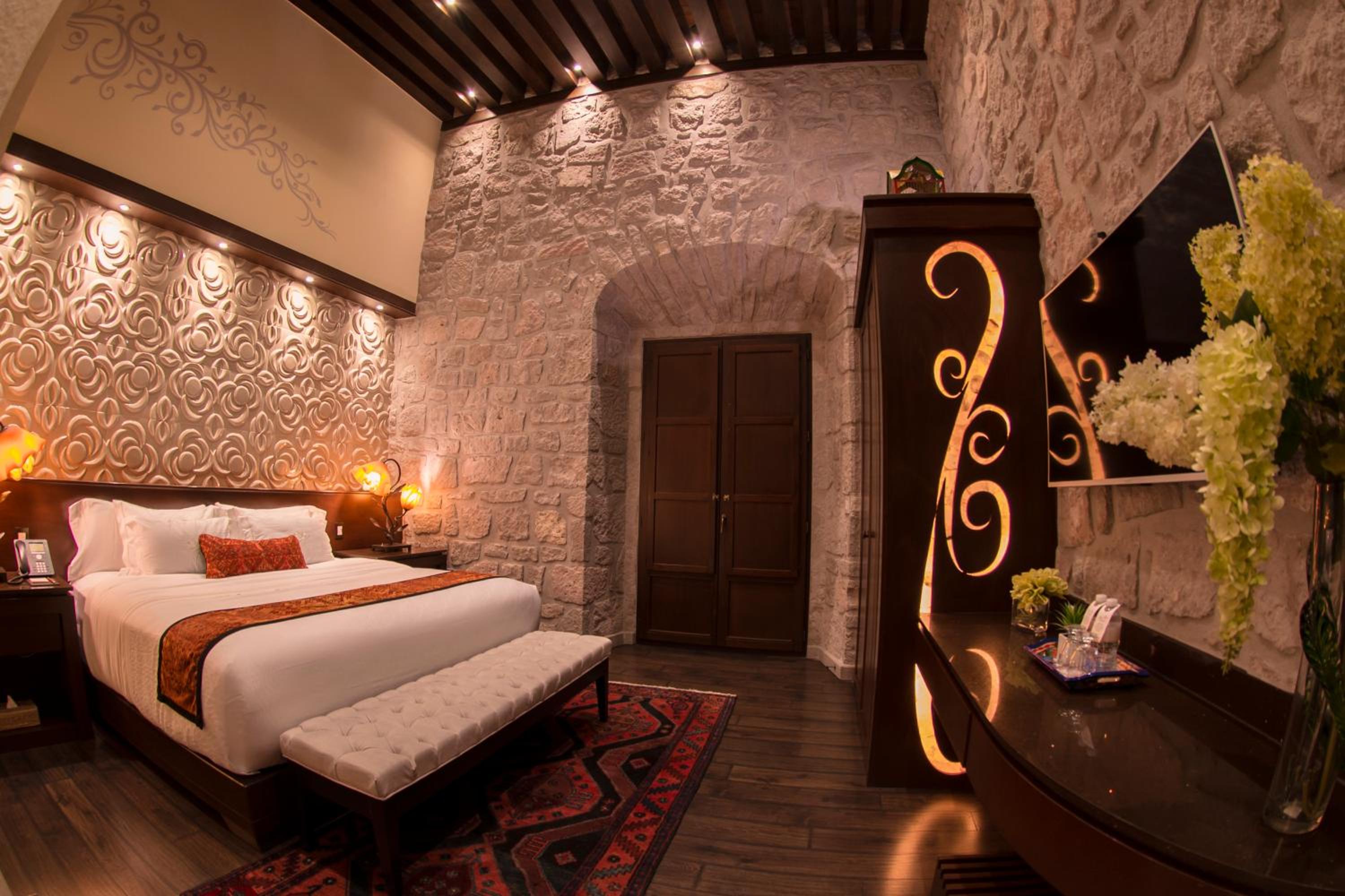 Deluxe Room - Photo 9