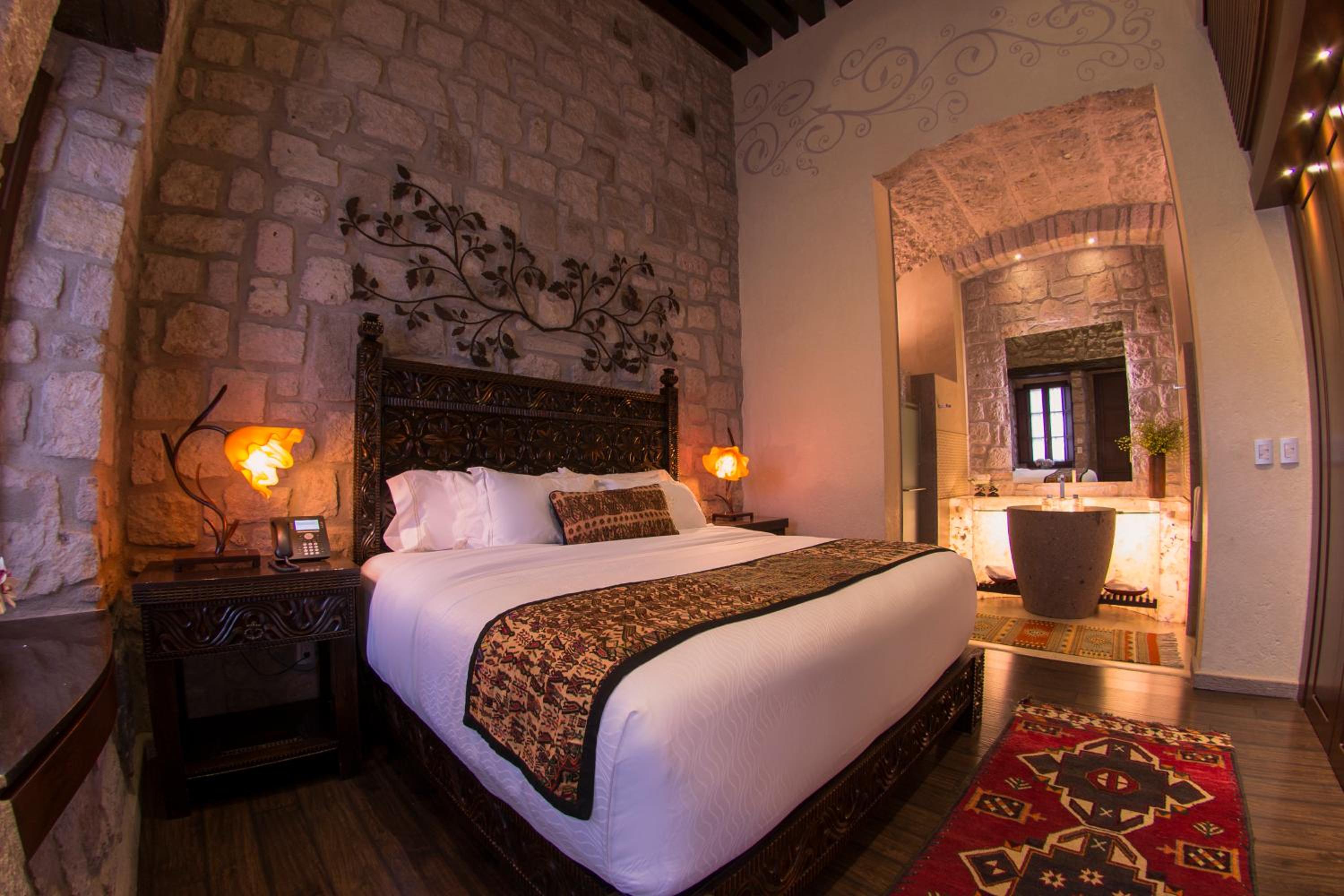 Deluxe Room - Photo 13