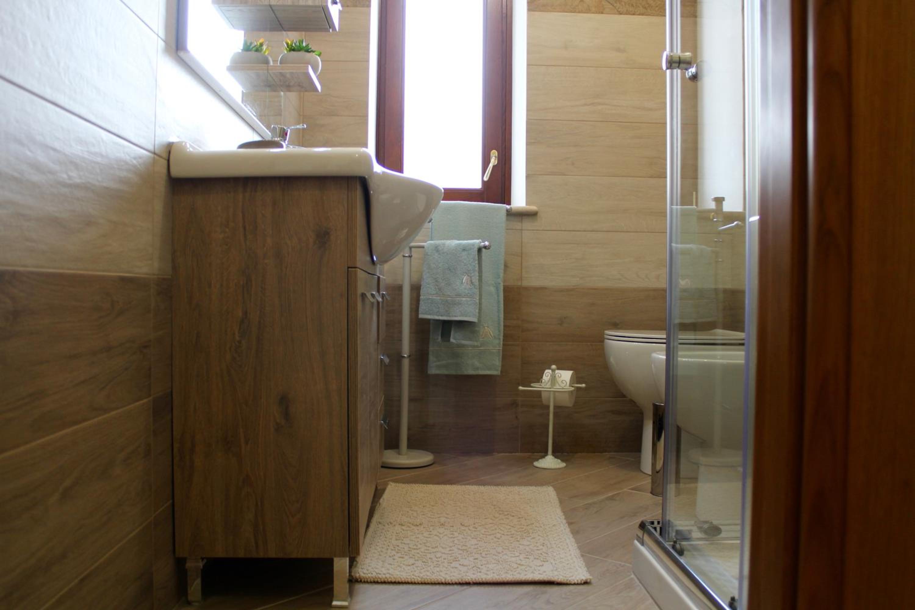Double or Twin Room with Private Bathroom - Photo 48