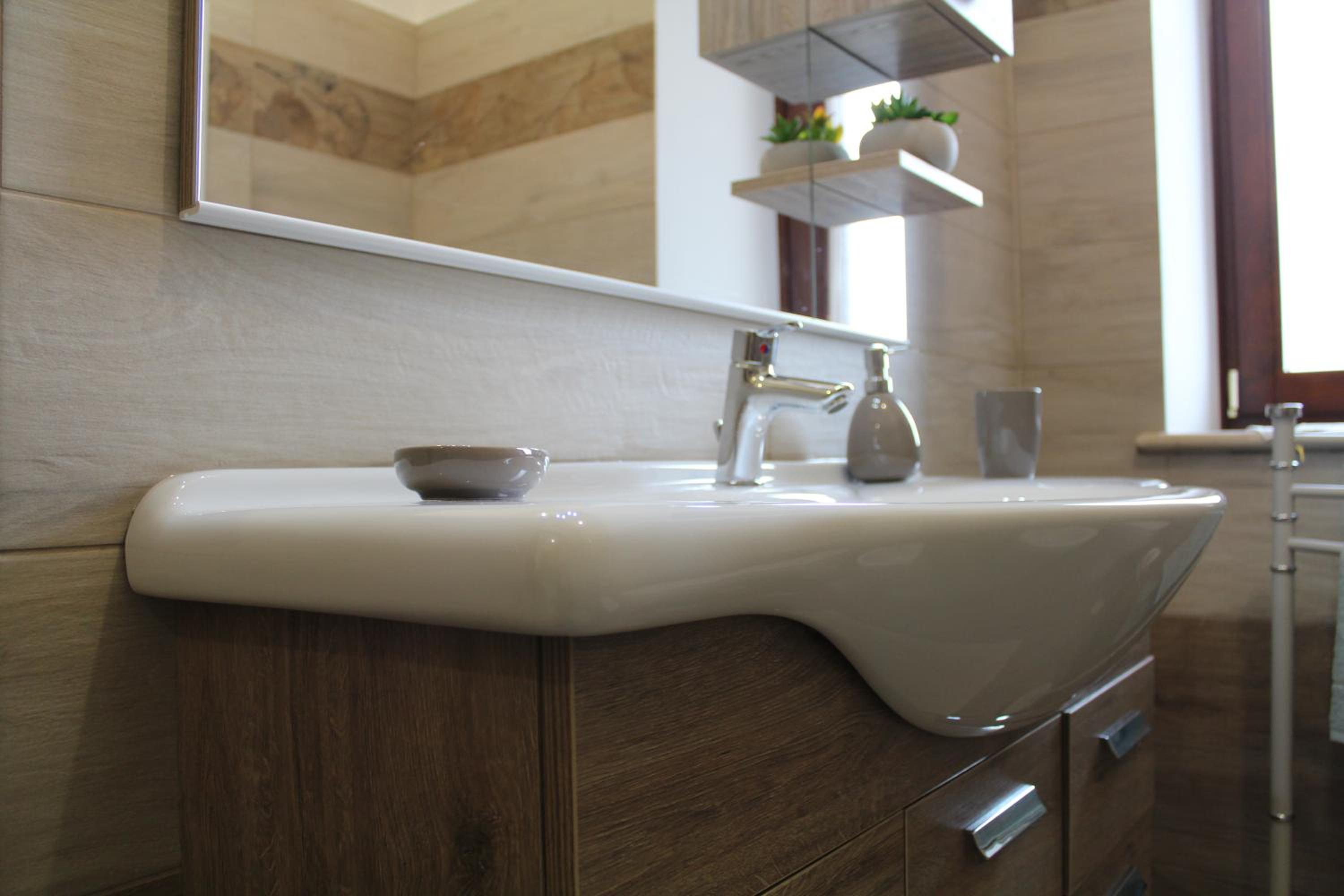 Double or Twin Room with Private Bathroom - Photo 5